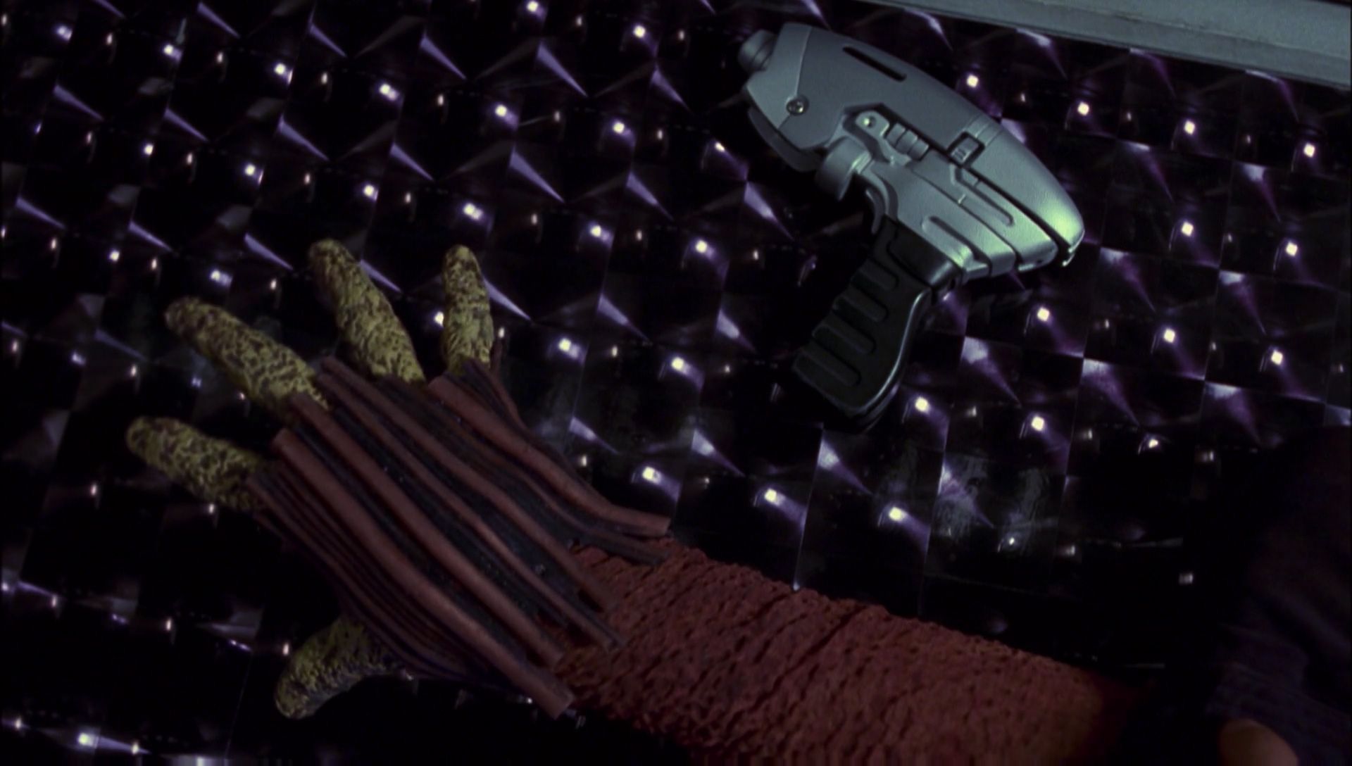 ariane179254_Enterprise_1x01-1x02_BrokenBow_5703.jpg