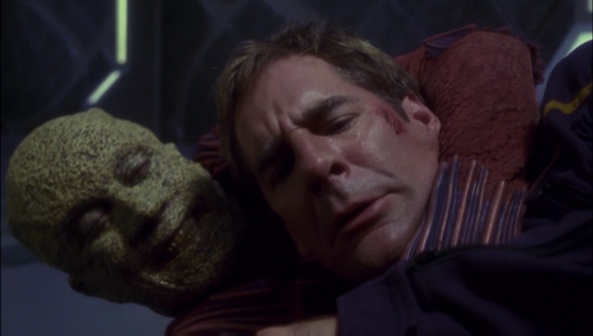 ariane179254_Enterprise_1x01-1x02_BrokenBow_5704.jpg