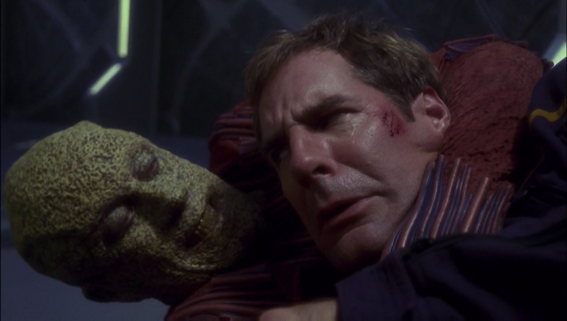 ariane179254_Enterprise_1x01-1x02_BrokenBow_5705.jpg