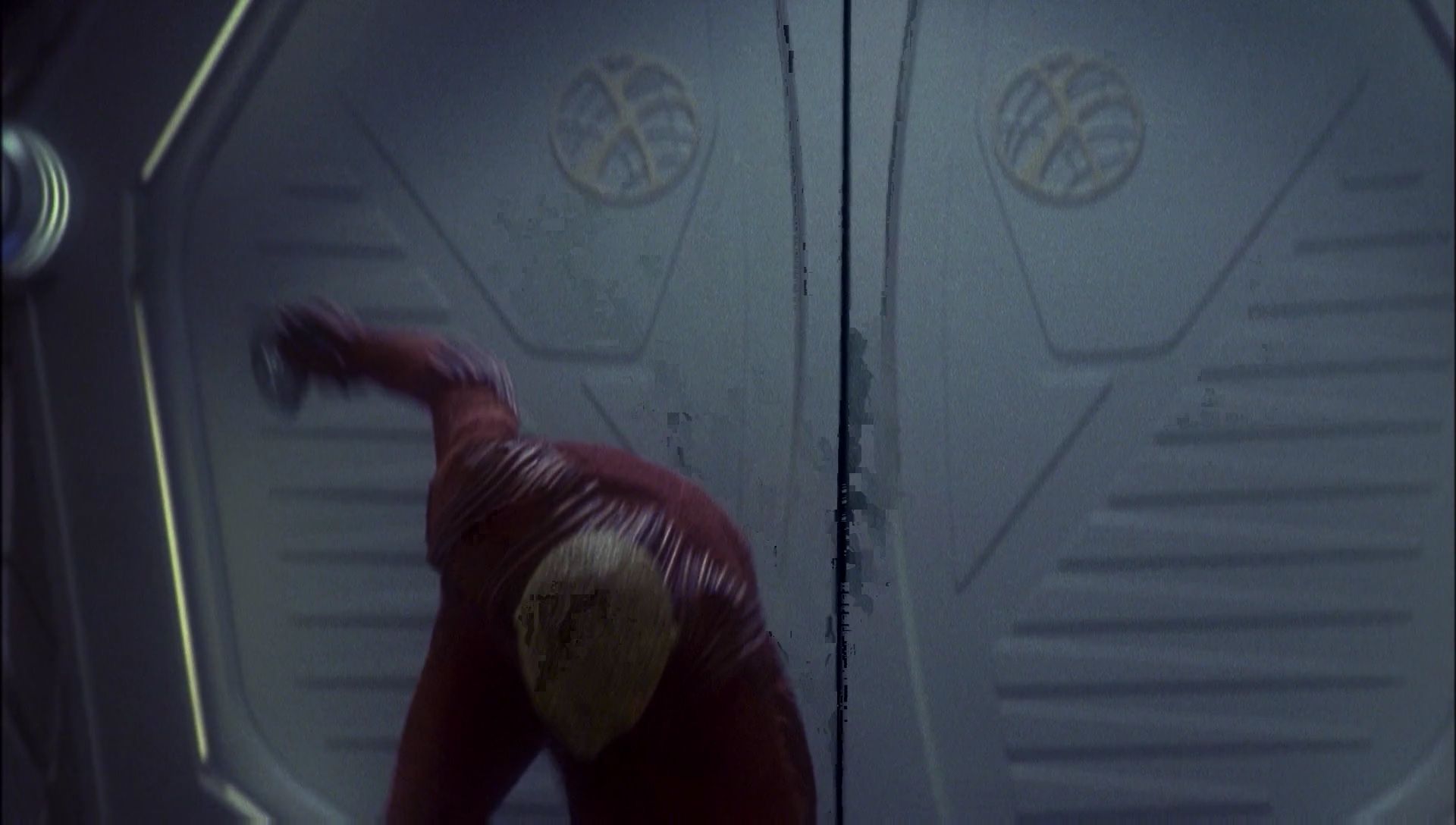 ariane179254_Enterprise_1x01-1x02_BrokenBow_5715.jpg