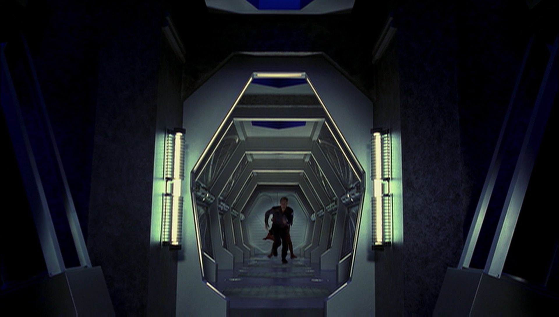 ariane179254_Enterprise_1x01-1x02_BrokenBow_5718.jpg