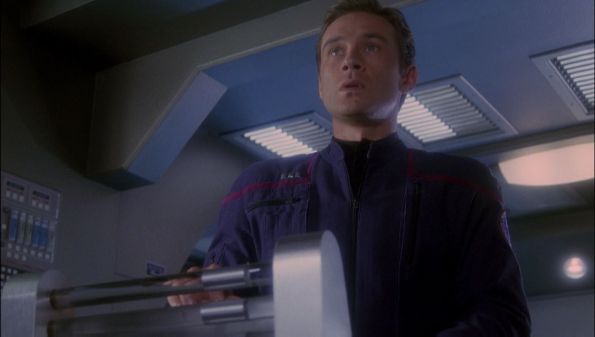 ariane179254_Enterprise_1x01-1x02_BrokenBow_5721.jpg