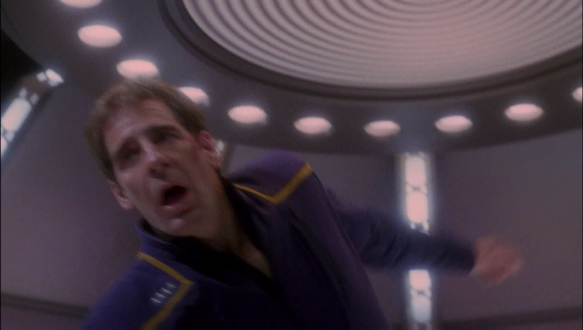 ariane179254_Enterprise_1x01-1x02_BrokenBow_5726.jpg