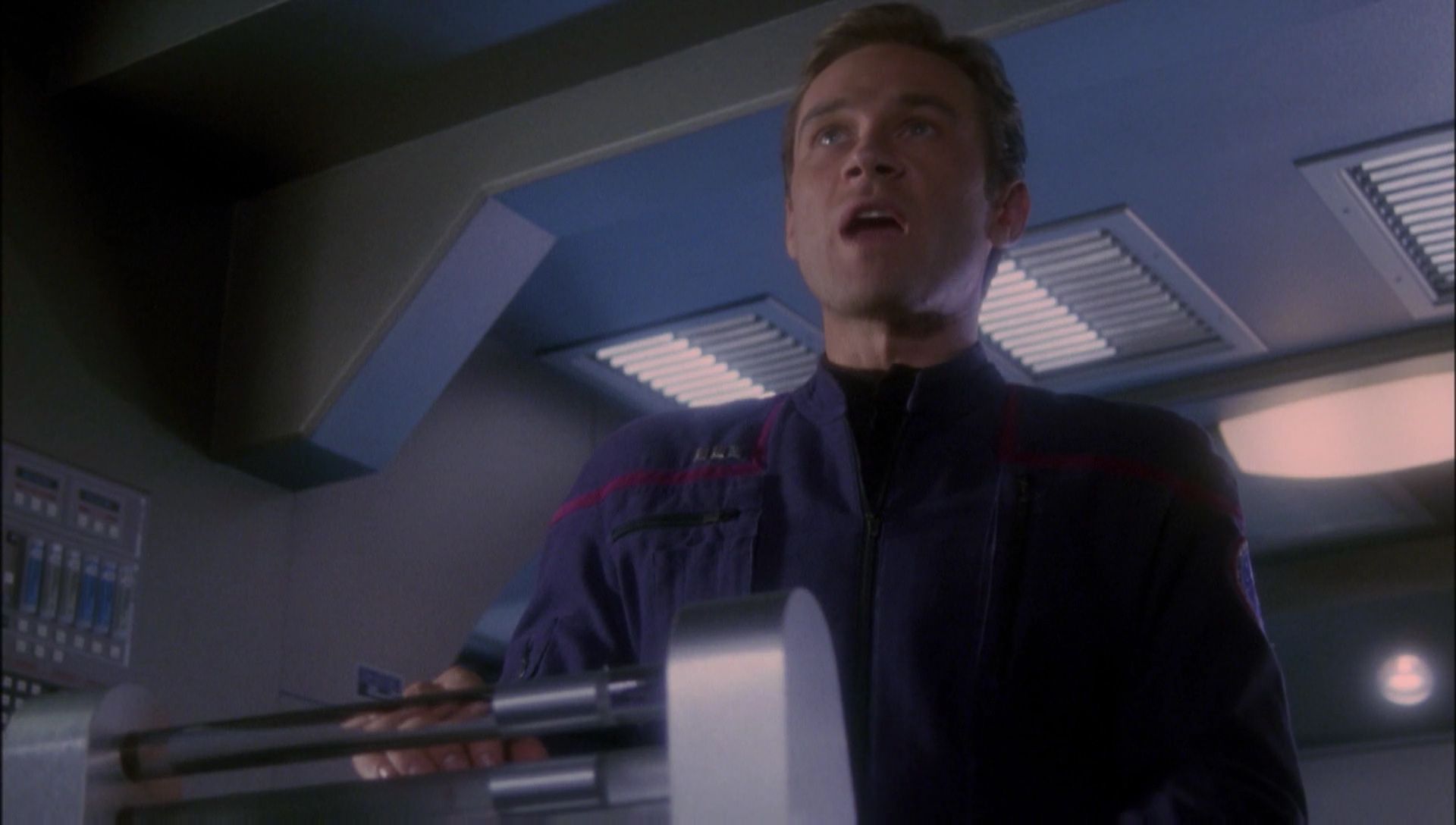 ariane179254_Enterprise_1x01-1x02_BrokenBow_5727.jpg