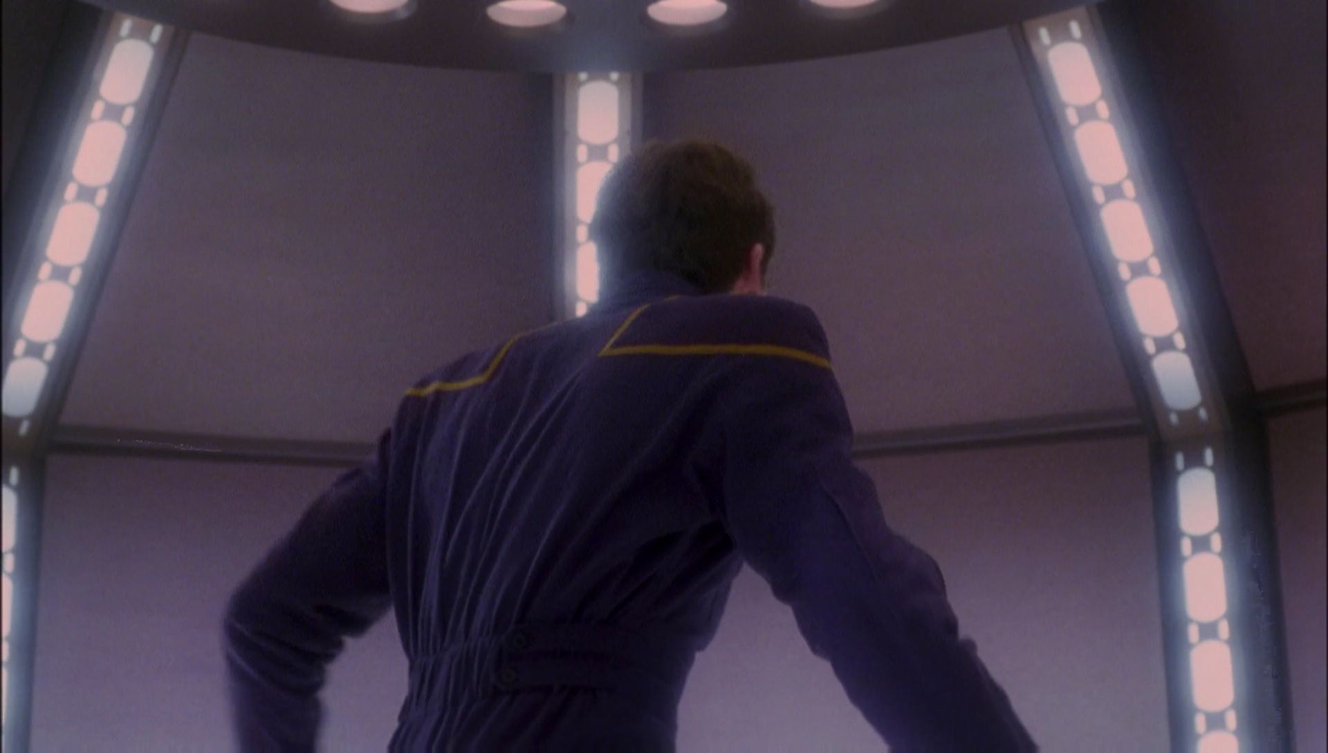 ariane179254_Enterprise_1x01-1x02_BrokenBow_5729.jpg