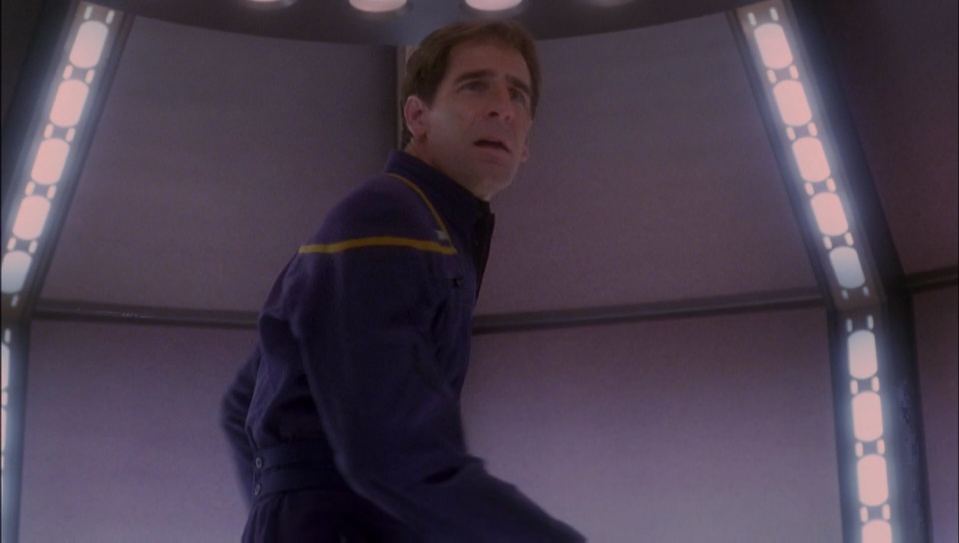ariane179254_Enterprise_1x01-1x02_BrokenBow_5730.jpg
