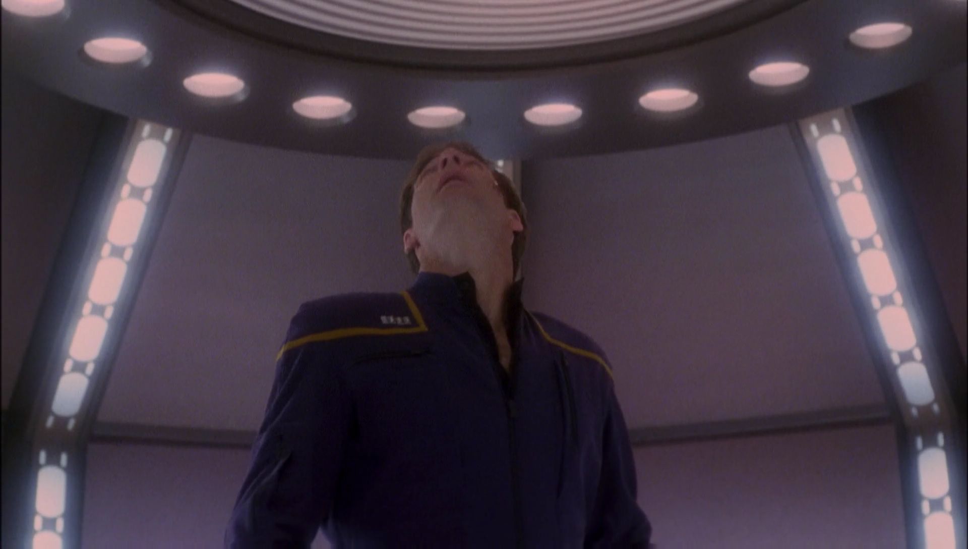 ariane179254_Enterprise_1x01-1x02_BrokenBow_5735.jpg