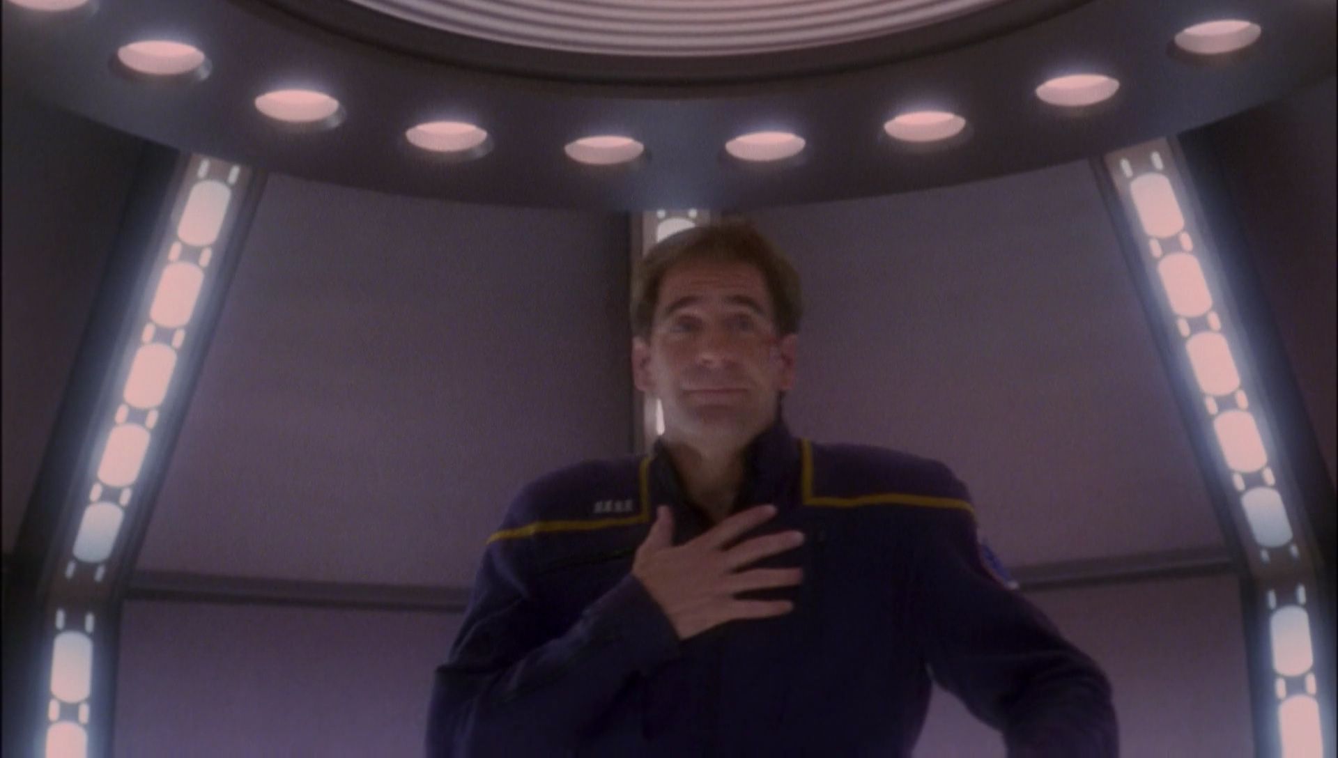 ariane179254_Enterprise_1x01-1x02_BrokenBow_5737.jpg
