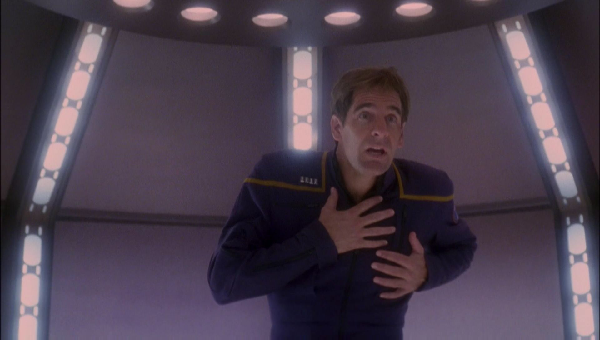 ariane179254_Enterprise_1x01-1x02_BrokenBow_5738.jpg