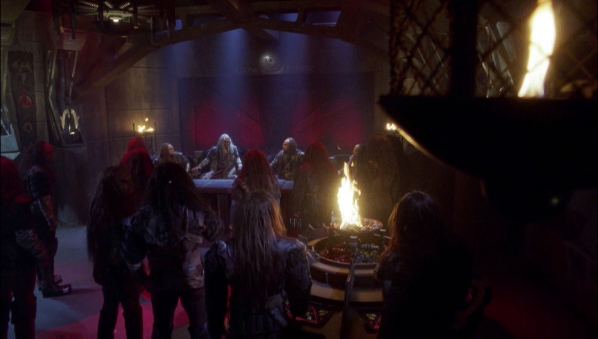 ariane179254_Enterprise_1x01-1x02_BrokenBow_5766.jpg