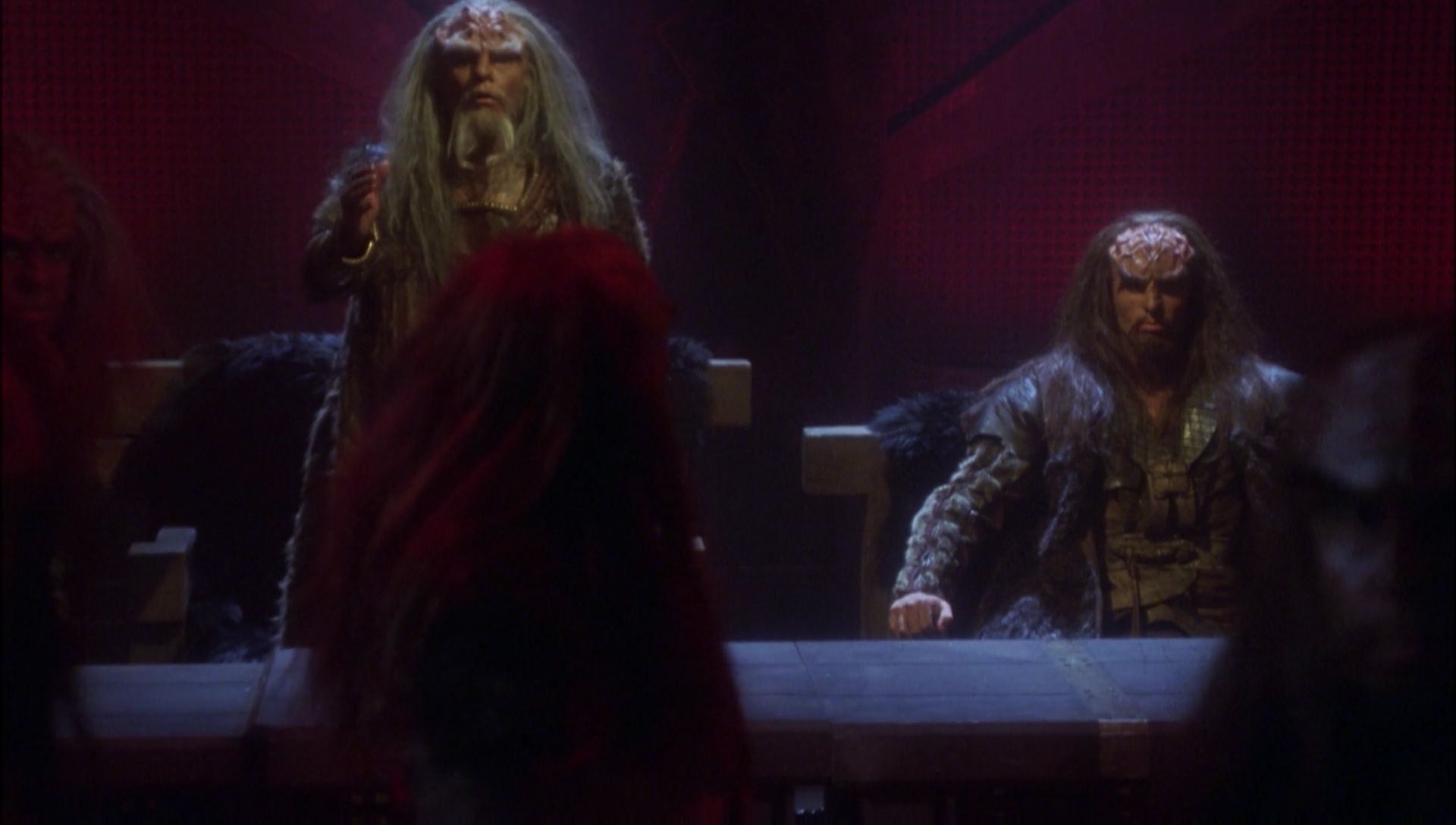 ariane179254_Enterprise_1x01-1x02_BrokenBow_5773.jpg