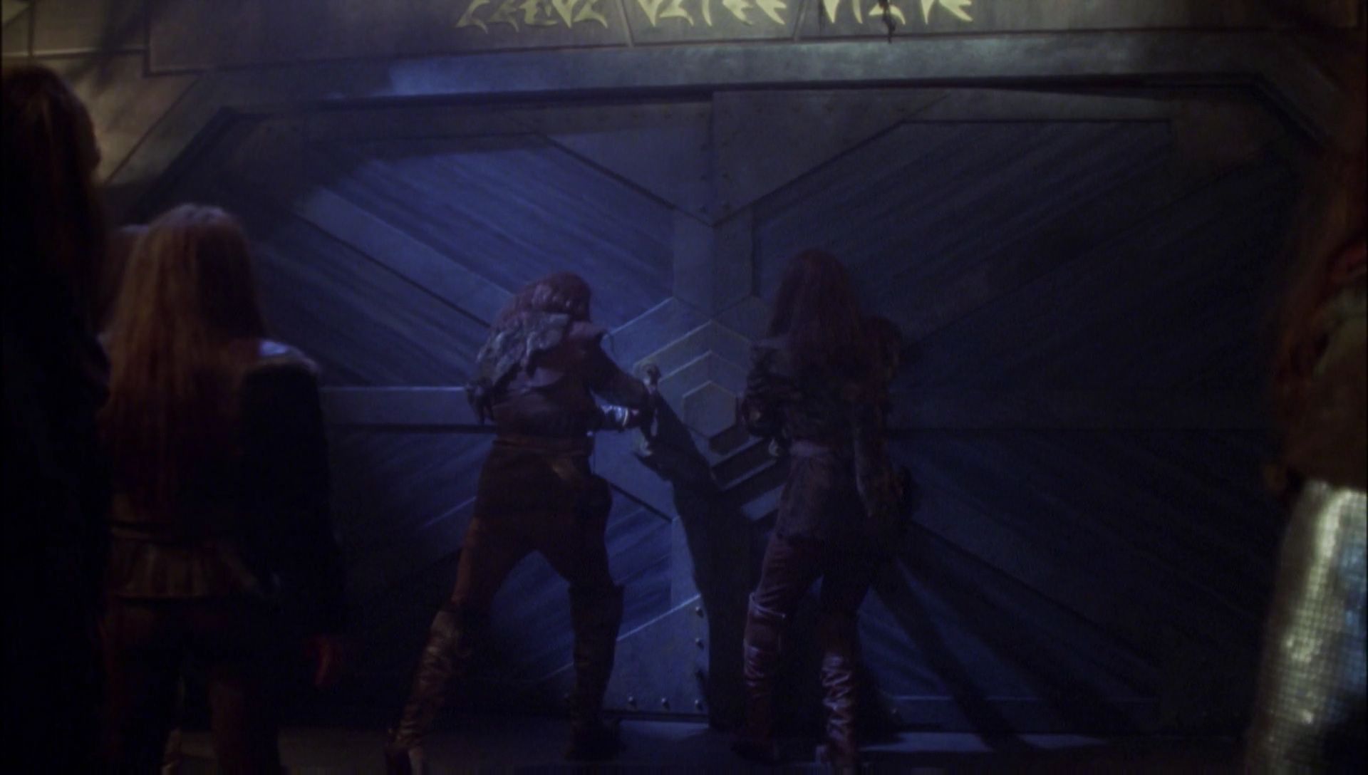 ariane179254_Enterprise_1x01-1x02_BrokenBow_5777.jpg