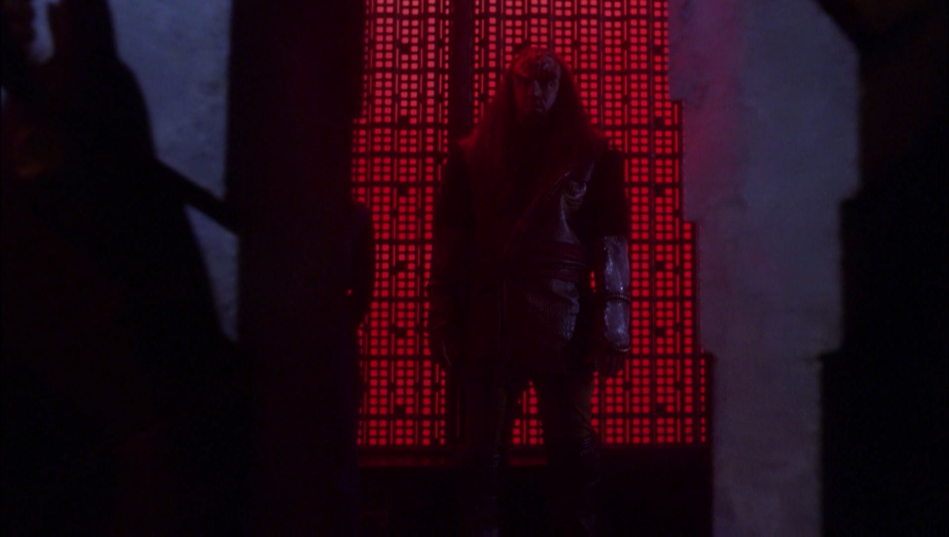 ariane179254_Enterprise_1x01-1x02_BrokenBow_5781.jpg