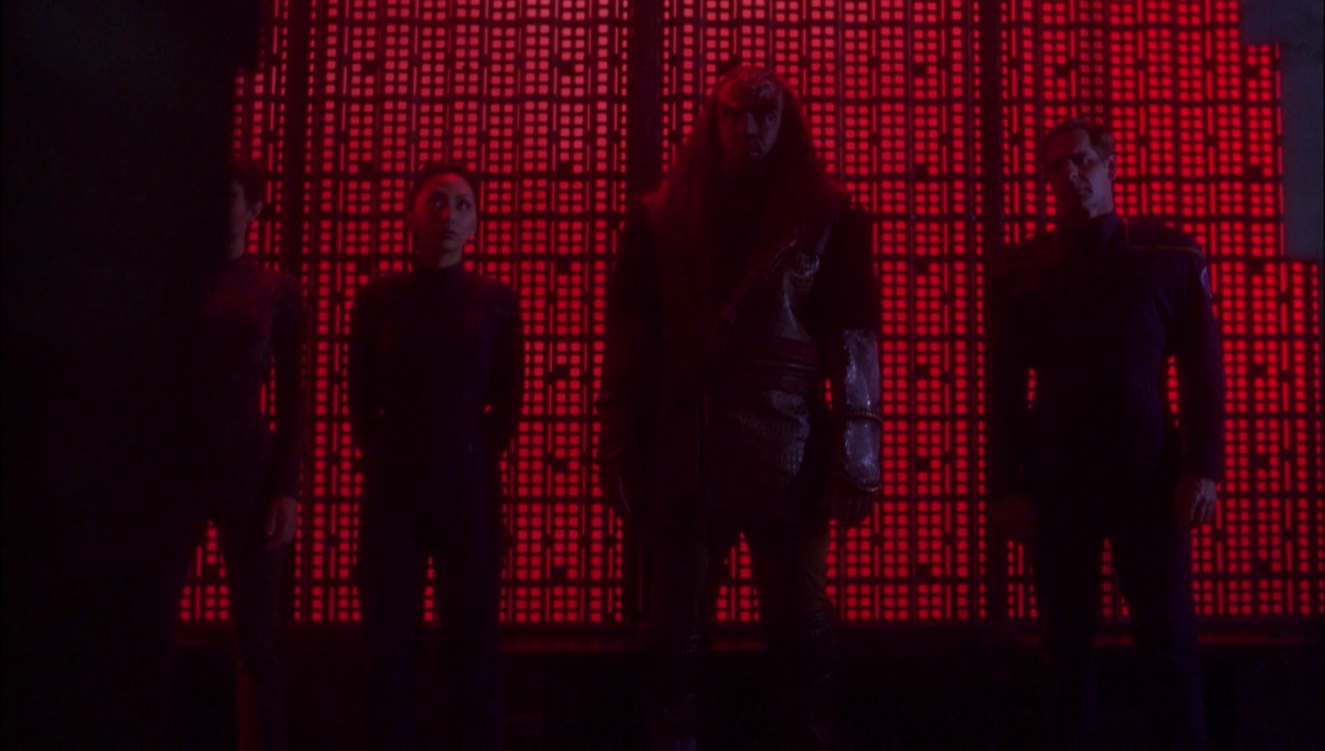 ariane179254_Enterprise_1x01-1x02_BrokenBow_5782.jpg