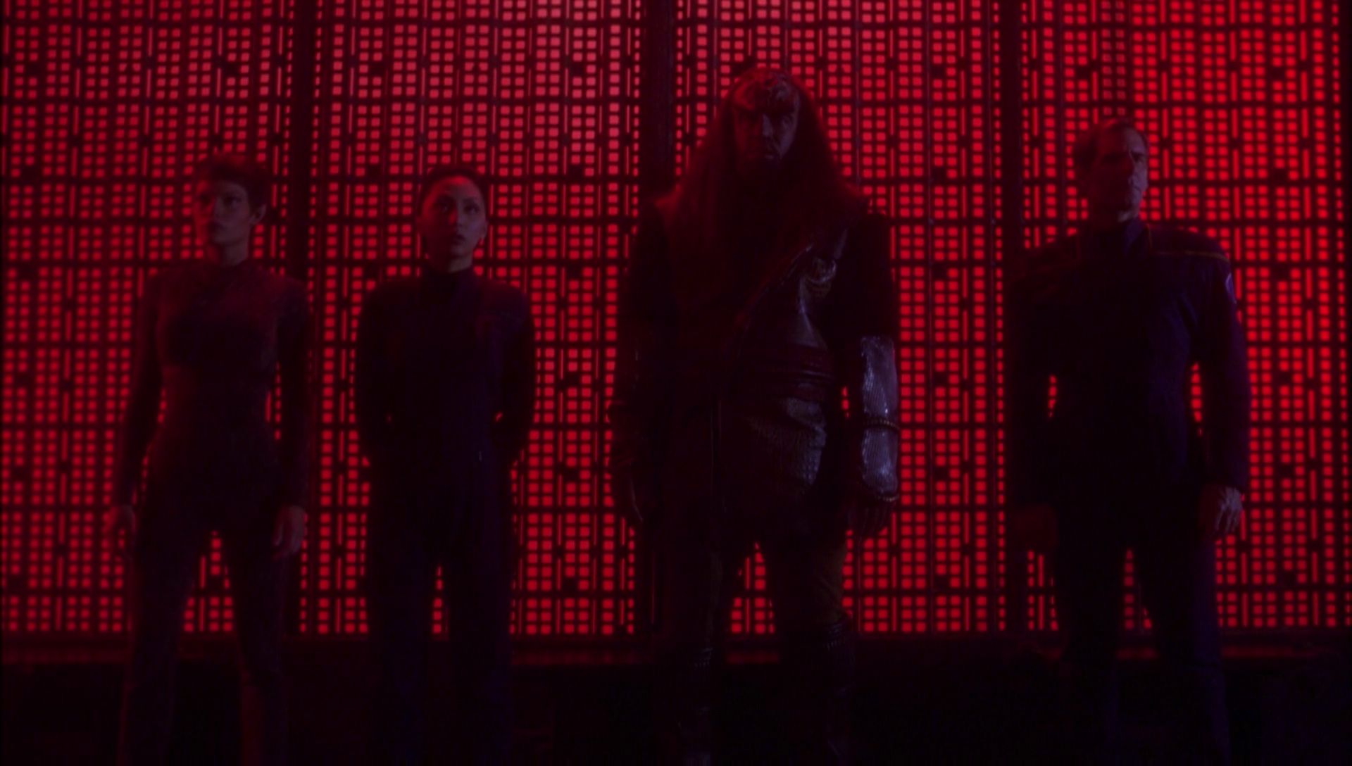 ariane179254_Enterprise_1x01-1x02_BrokenBow_5784.jpg