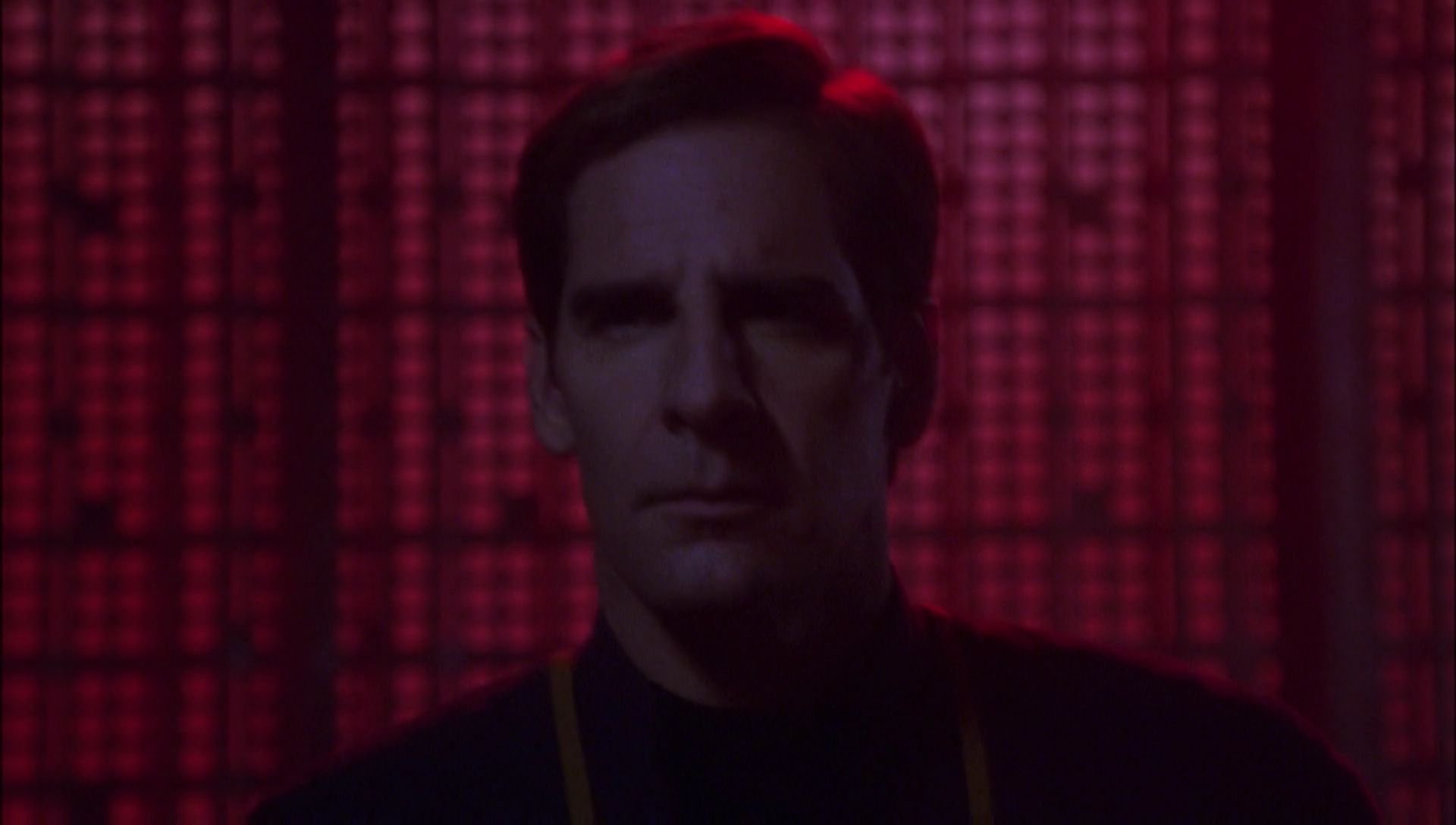 ariane179254_Enterprise_1x01-1x02_BrokenBow_5790.jpg