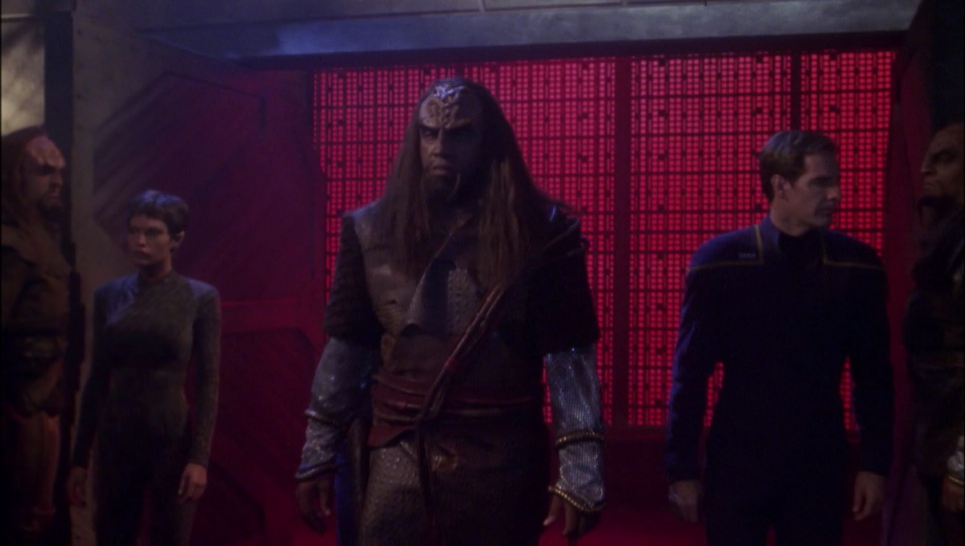 ariane179254_Enterprise_1x01-1x02_BrokenBow_5797.jpg