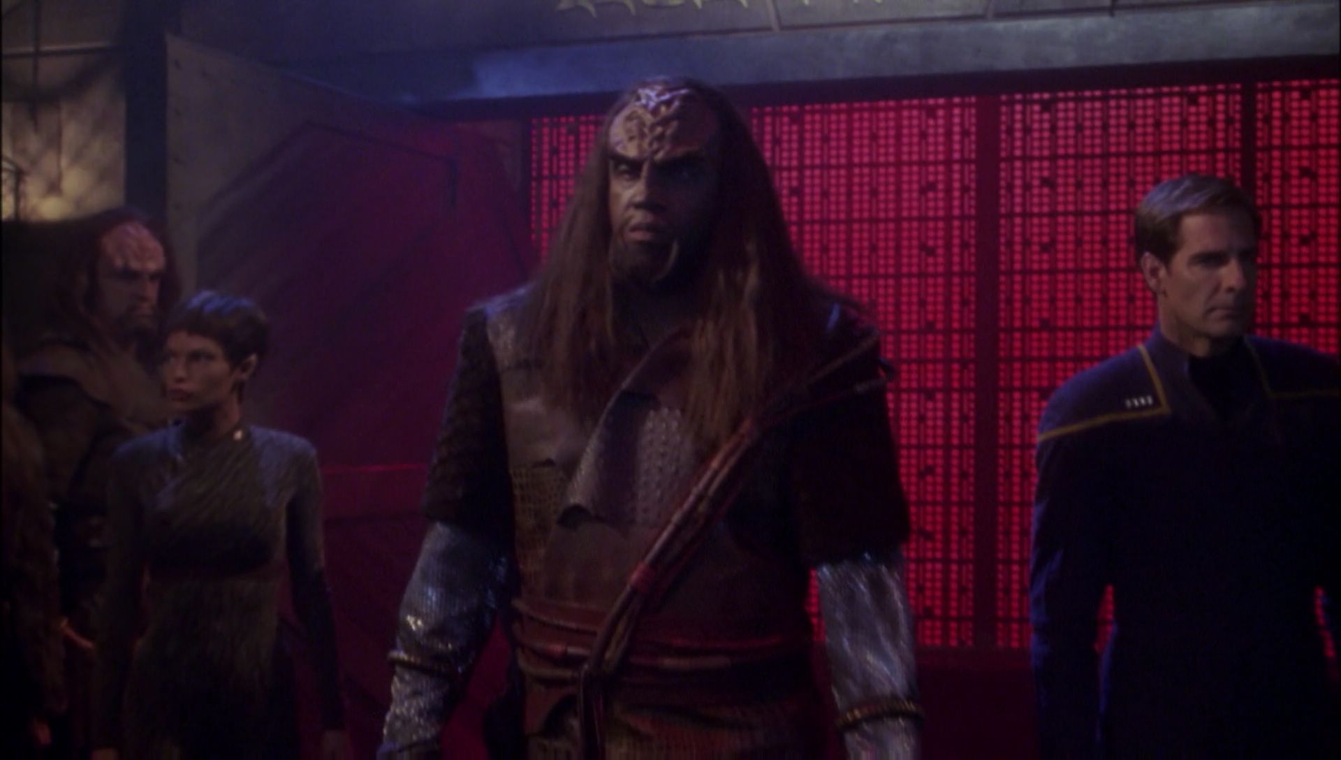 ariane179254_Enterprise_1x01-1x02_BrokenBow_5798.jpg