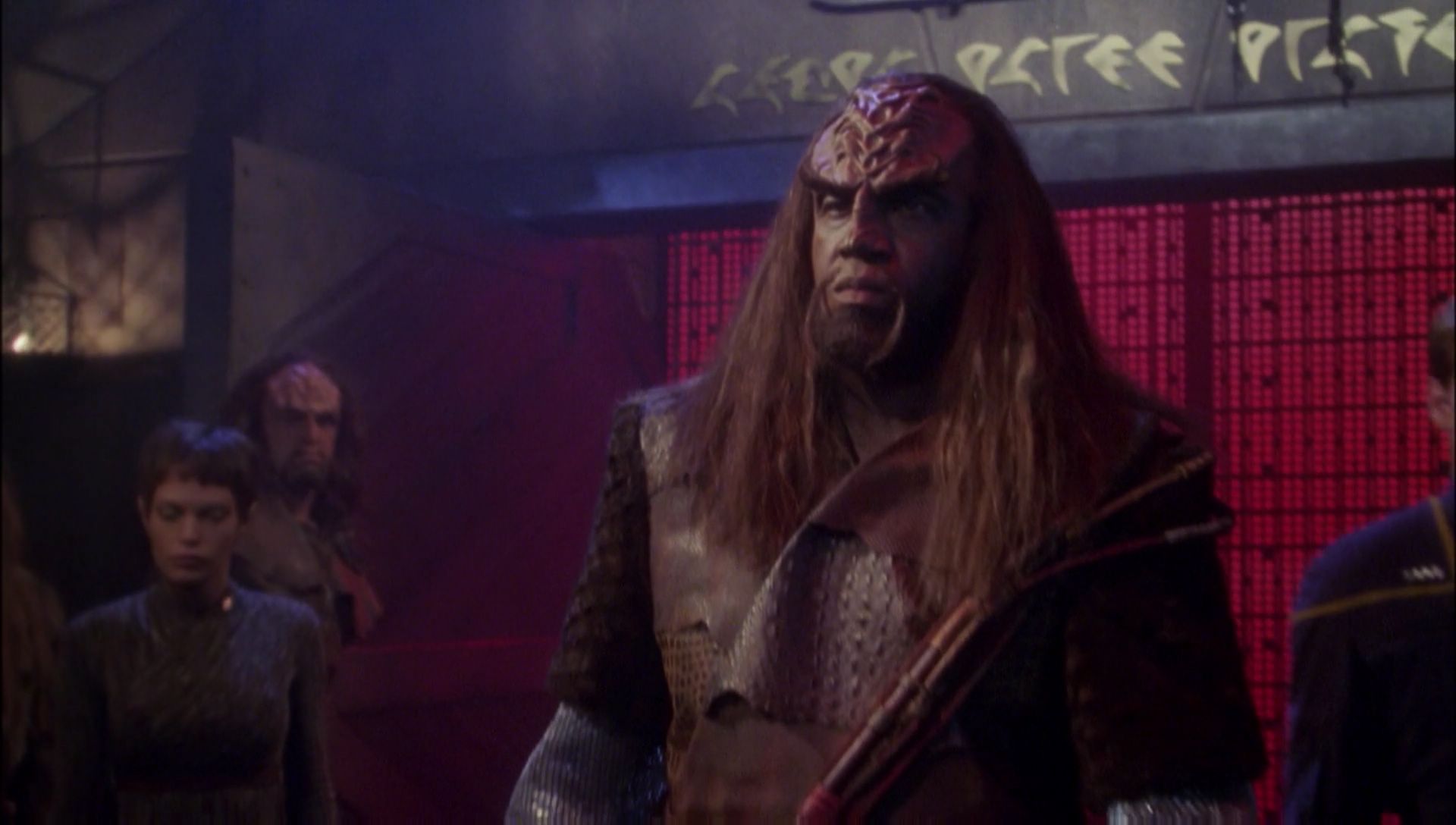 ariane179254_Enterprise_1x01-1x02_BrokenBow_5799.jpg