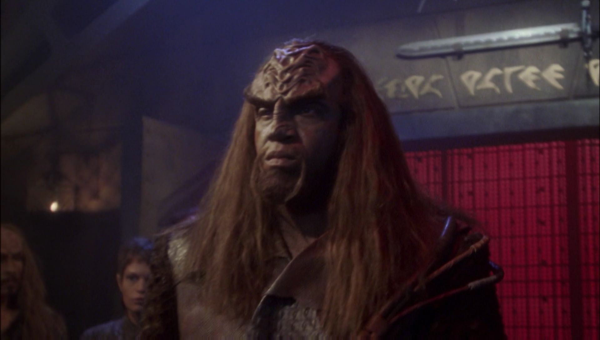 ariane179254_Enterprise_1x01-1x02_BrokenBow_5800.jpg
