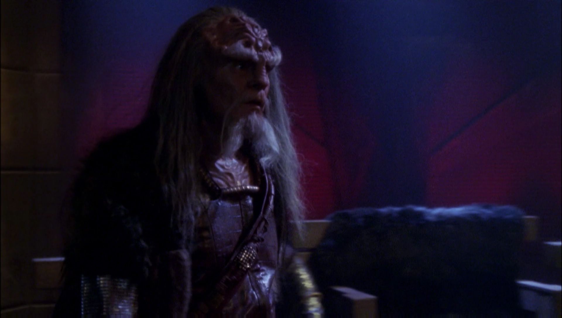 ariane179254_Enterprise_1x01-1x02_BrokenBow_5817.jpg