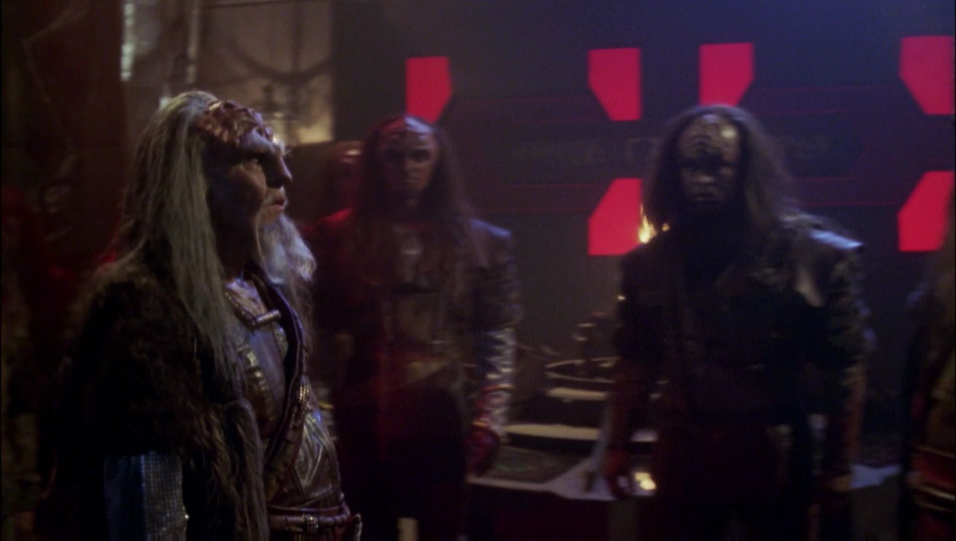 ariane179254_Enterprise_1x01-1x02_BrokenBow_5821.jpg