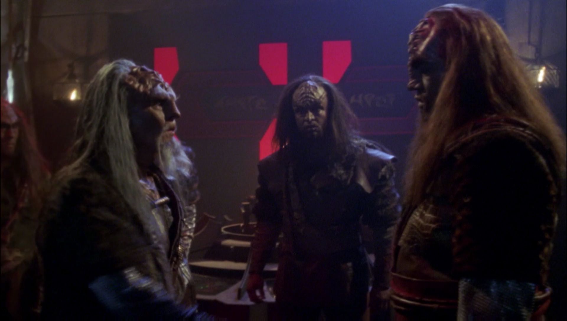 ariane179254_Enterprise_1x01-1x02_BrokenBow_5822.jpg