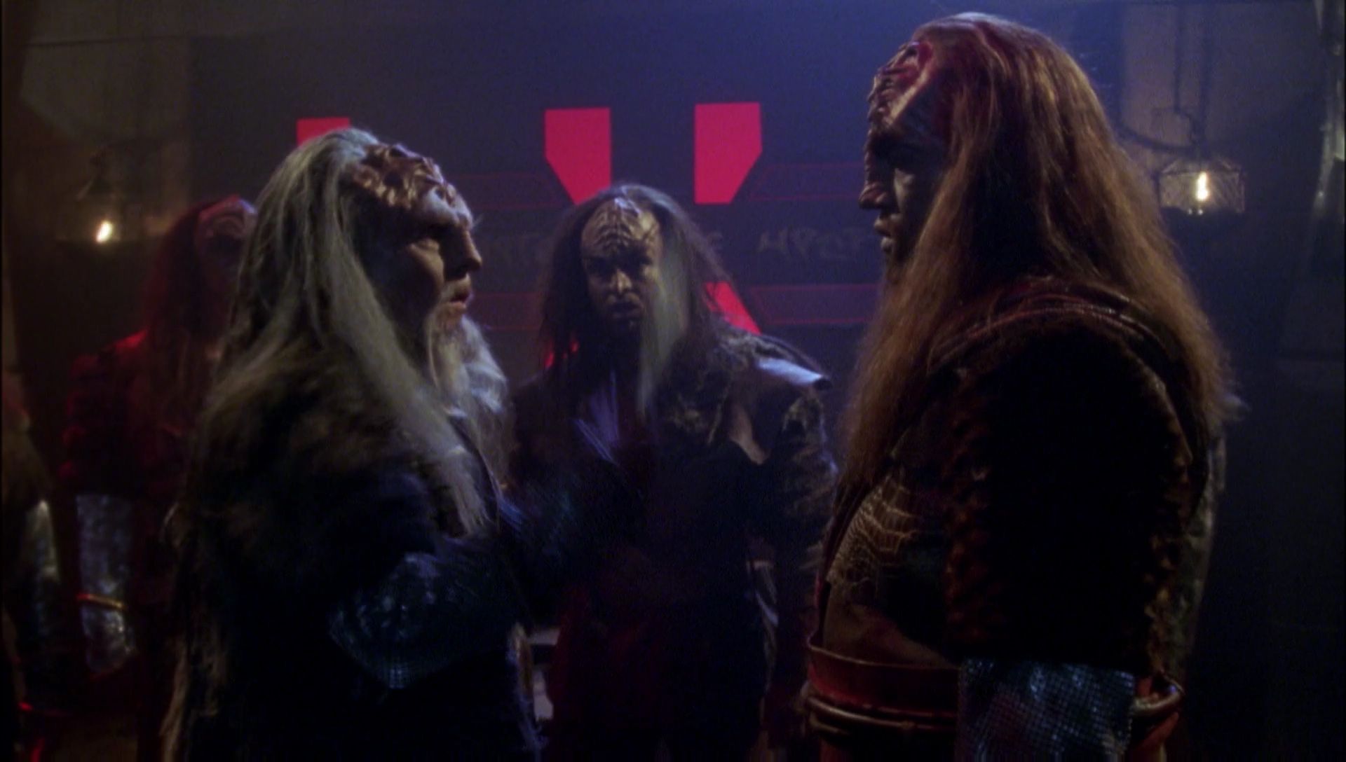ariane179254_Enterprise_1x01-1x02_BrokenBow_5823.jpg
