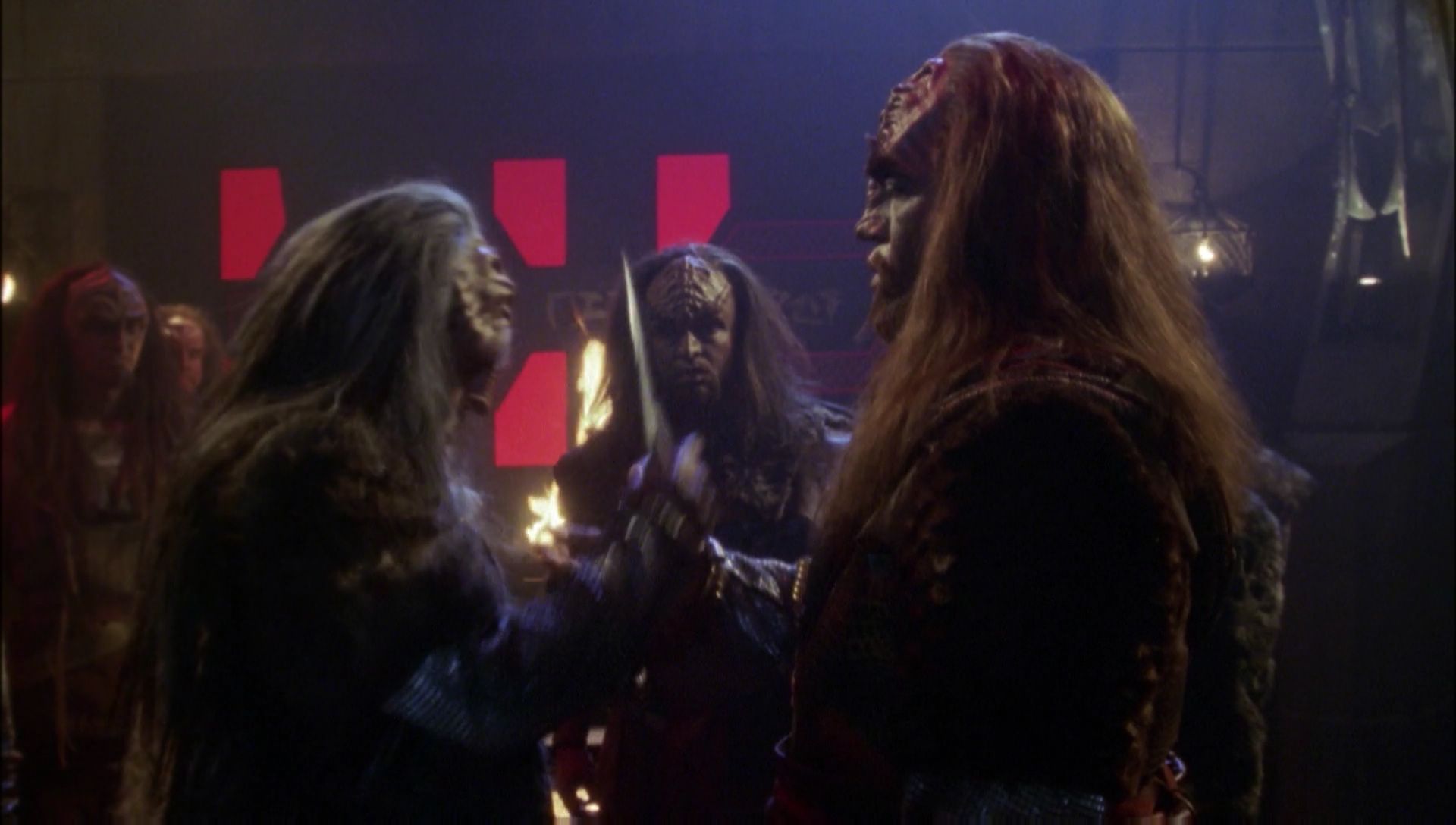 ariane179254_Enterprise_1x01-1x02_BrokenBow_5826.jpg