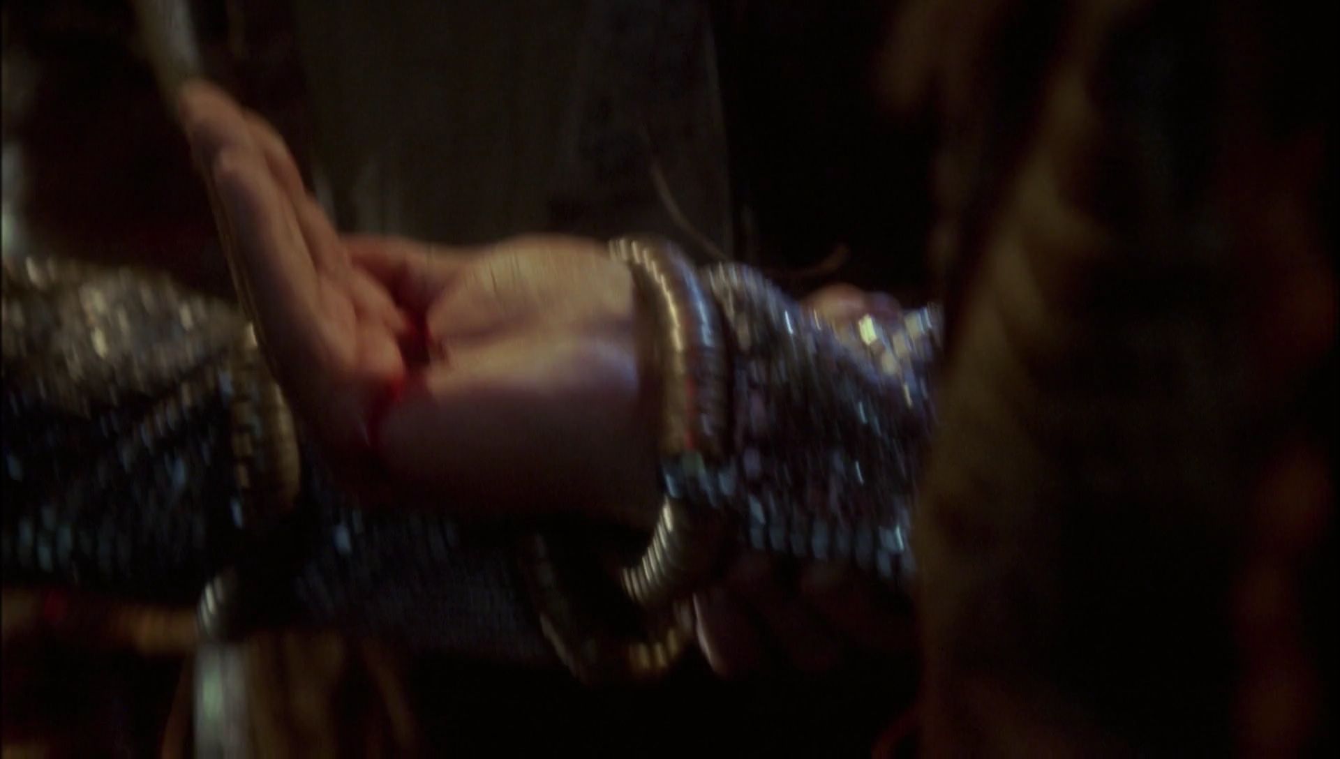 ariane179254_Enterprise_1x01-1x02_BrokenBow_5833.jpg