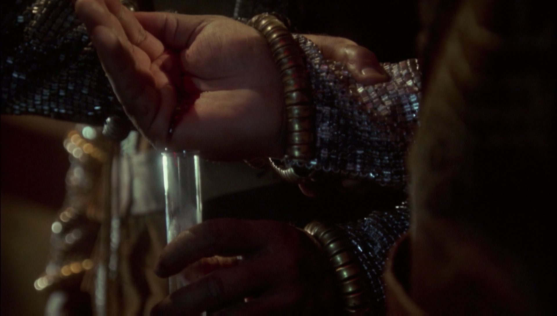 ariane179254_Enterprise_1x01-1x02_BrokenBow_5835.jpg