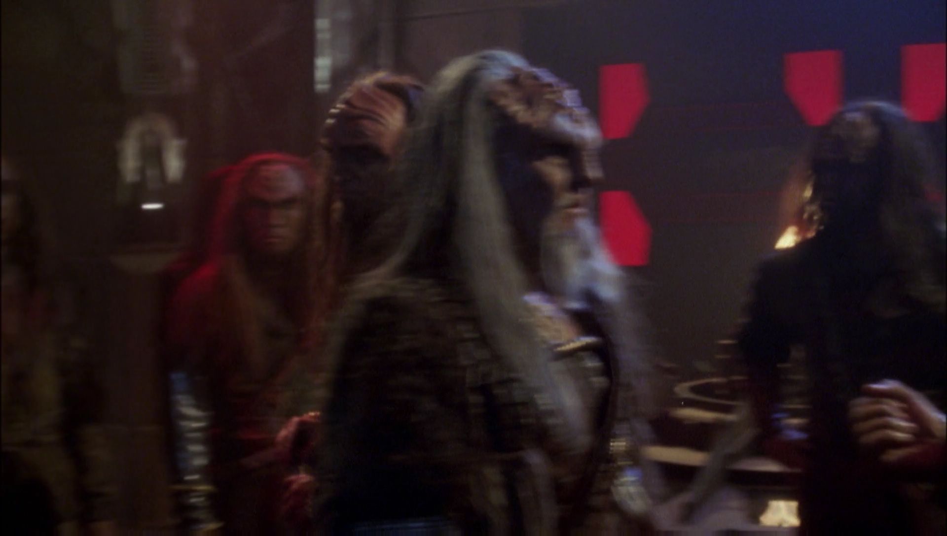 ariane179254_Enterprise_1x01-1x02_BrokenBow_5845.jpg