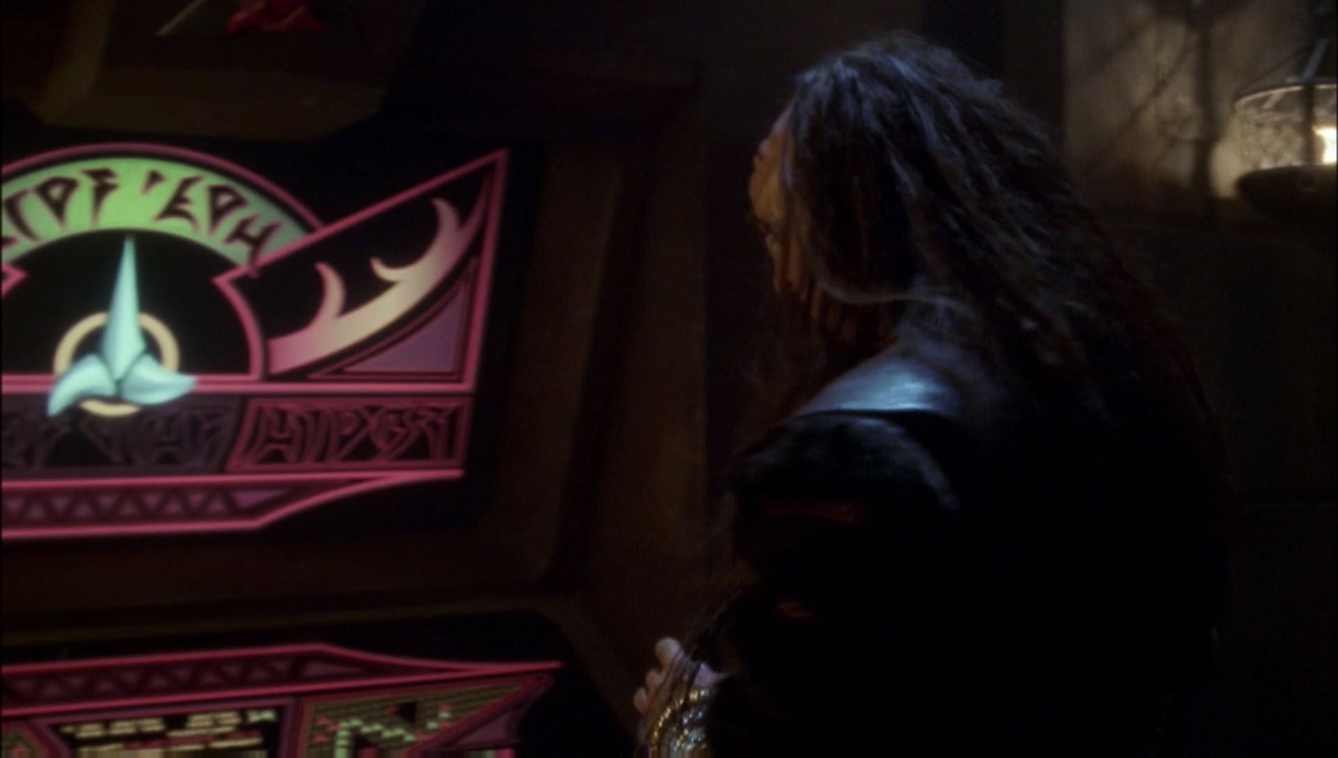 ariane179254_Enterprise_1x01-1x02_BrokenBow_5849.jpg