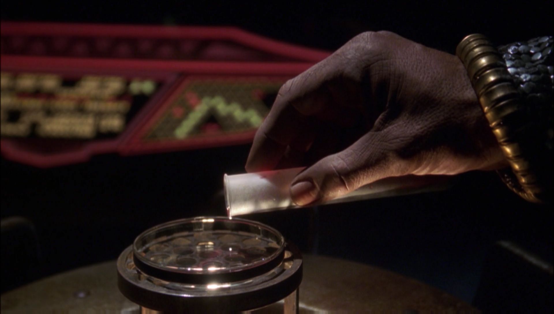 ariane179254_Enterprise_1x01-1x02_BrokenBow_5851.jpg