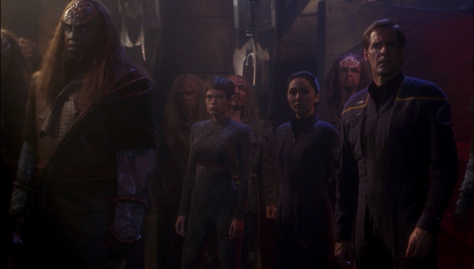 ariane179254_Enterprise_1x01-1x02_BrokenBow_5853.jpg