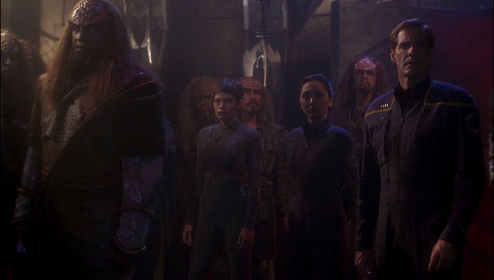 ariane179254_Enterprise_1x01-1x02_BrokenBow_5854.jpg