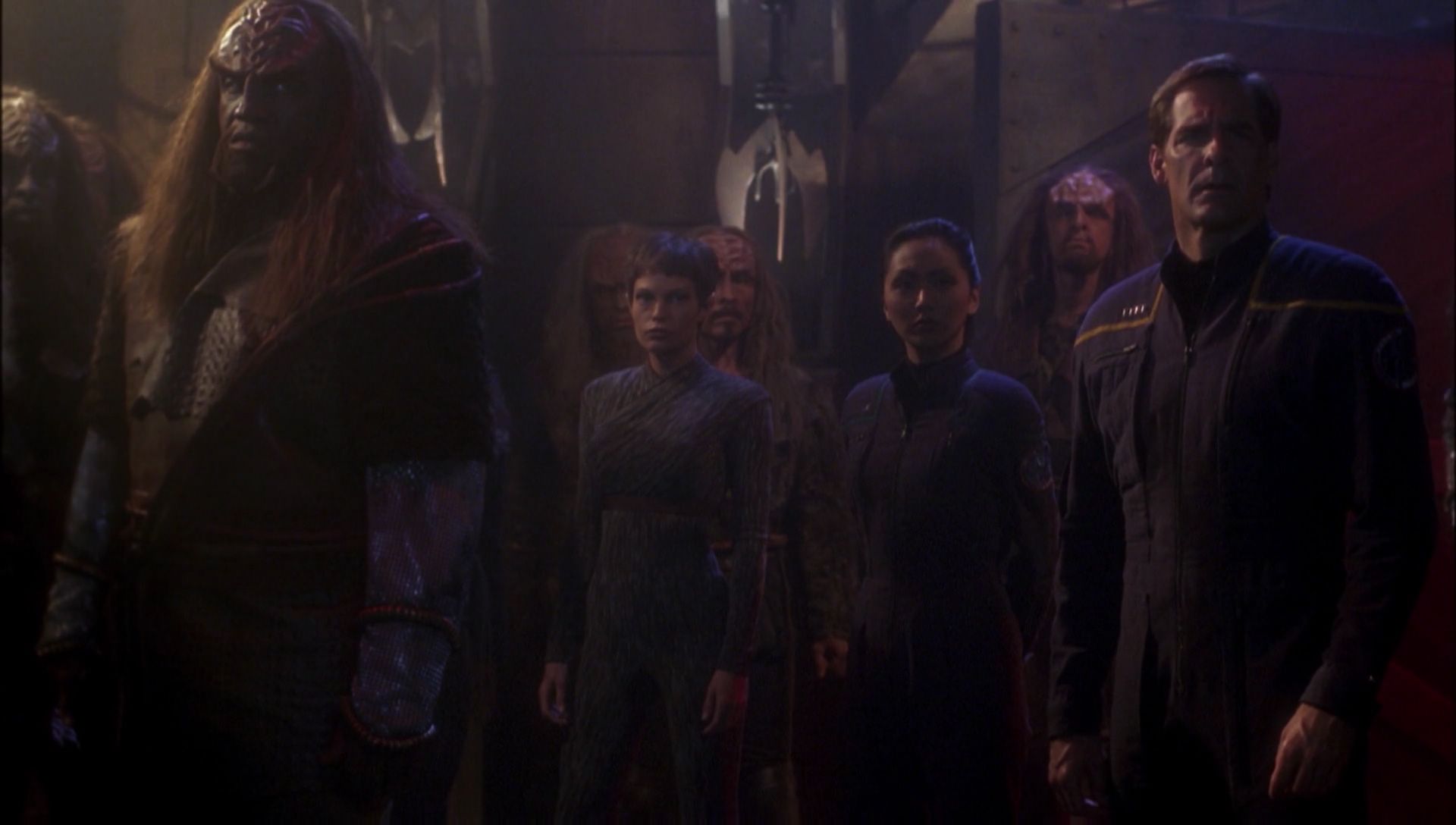 ariane179254_Enterprise_1x01-1x02_BrokenBow_5855.jpg