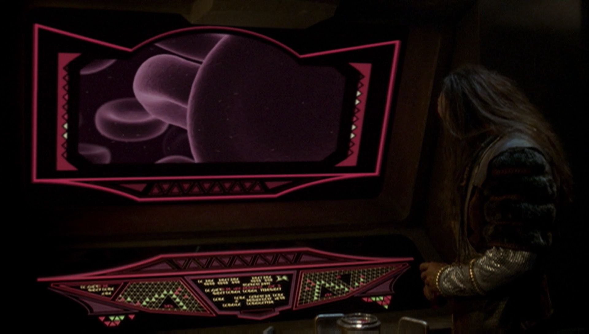 ariane179254_Enterprise_1x01-1x02_BrokenBow_5858.jpg