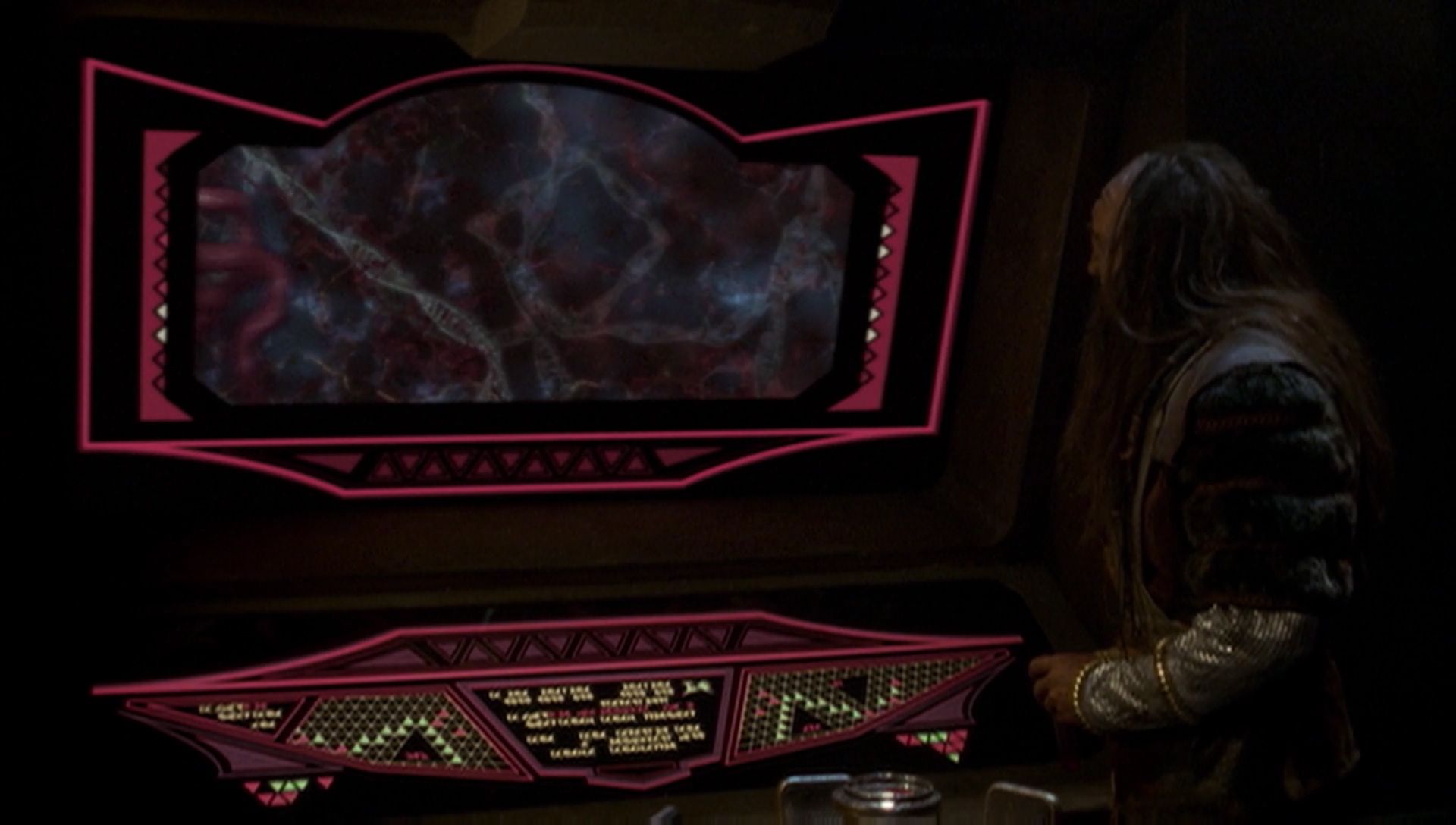 ariane179254_Enterprise_1x01-1x02_BrokenBow_5863.jpg