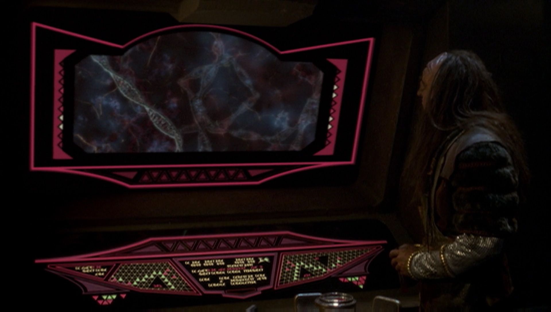 ariane179254_Enterprise_1x01-1x02_BrokenBow_5864.jpg