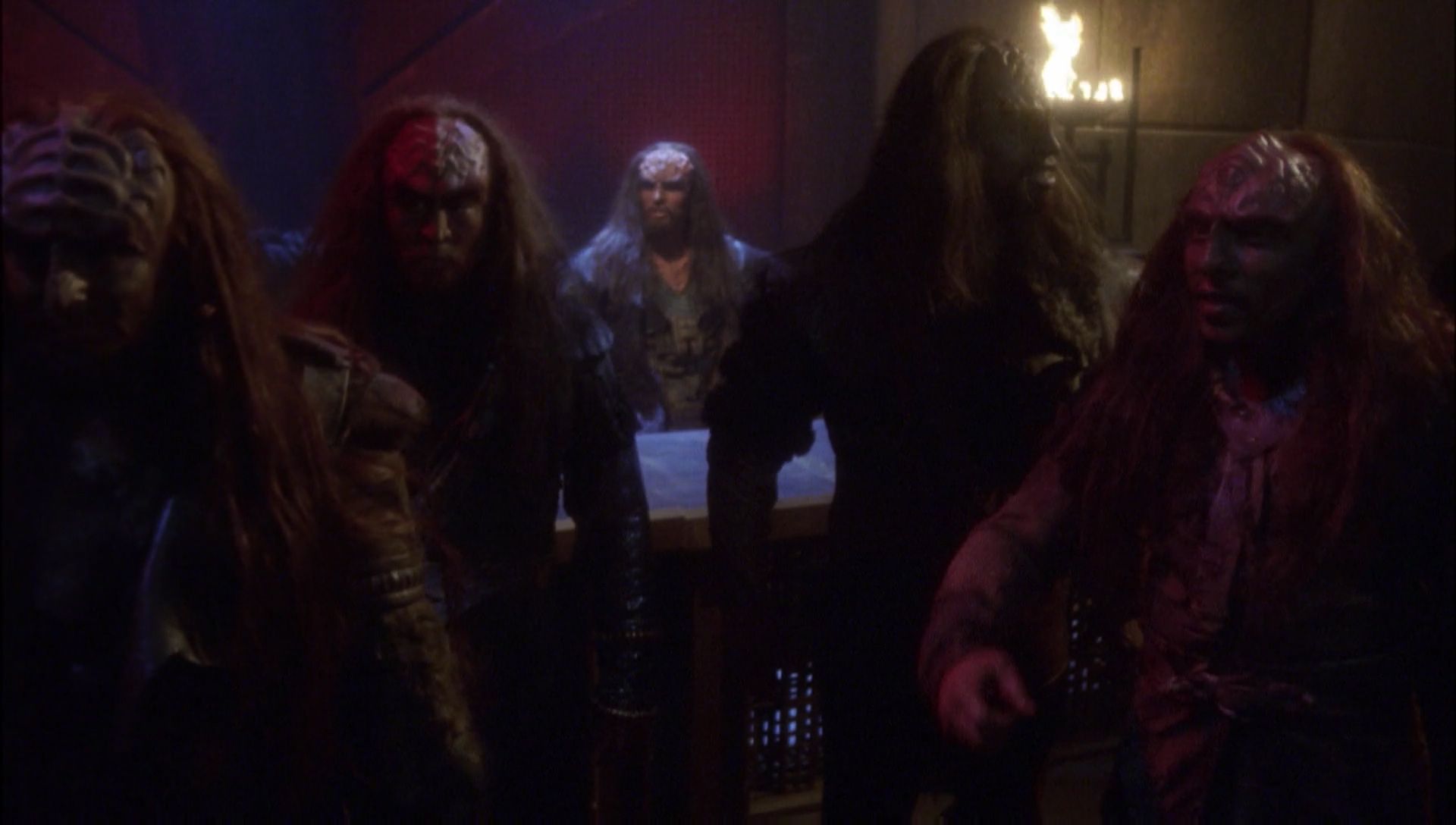 ariane179254_Enterprise_1x01-1x02_BrokenBow_5883.jpg