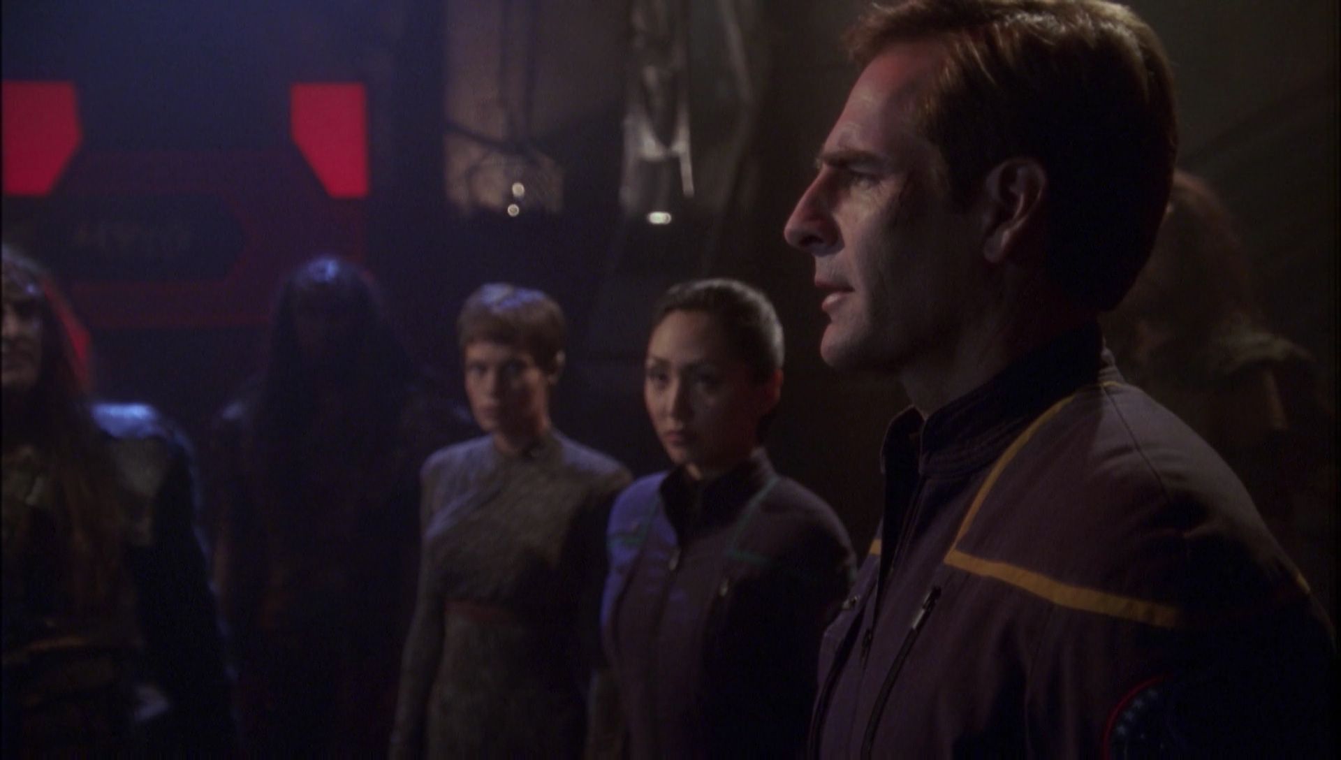 ariane179254_Enterprise_1x01-1x02_BrokenBow_5905.jpg