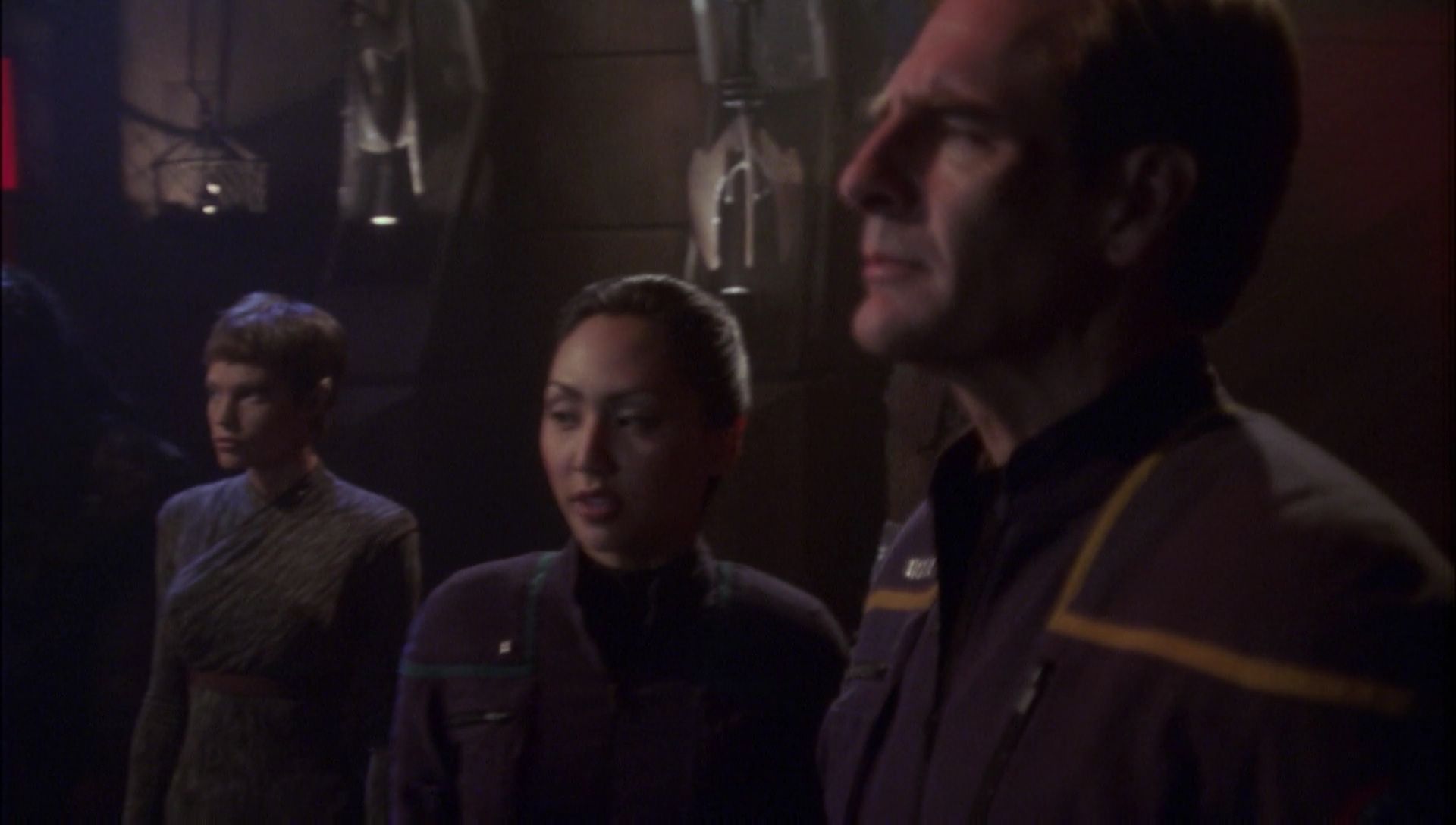 ariane179254_Enterprise_1x01-1x02_BrokenBow_5908.jpg
