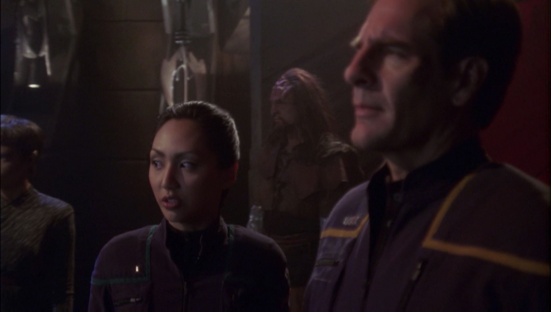 ariane179254_Enterprise_1x01-1x02_BrokenBow_5909.jpg