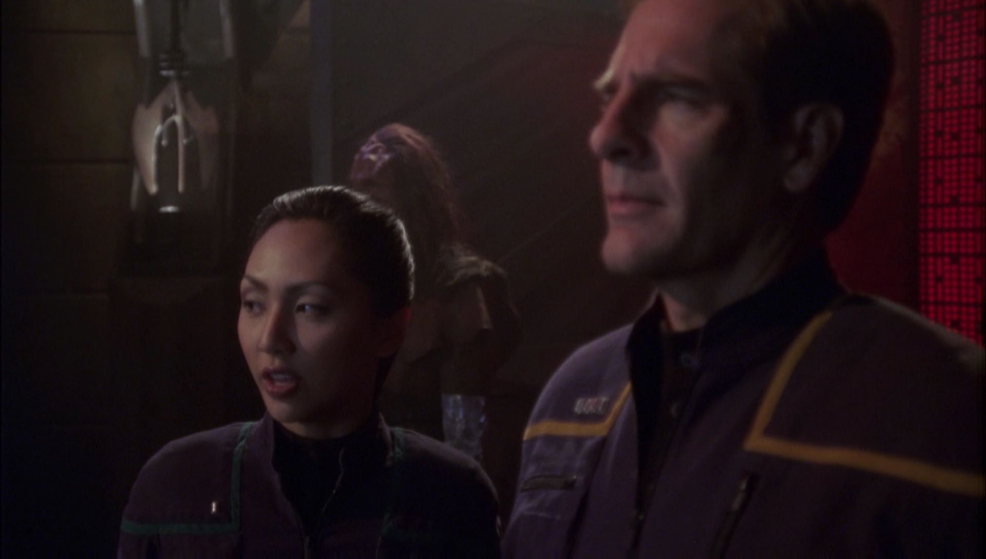 ariane179254_Enterprise_1x01-1x02_BrokenBow_5910.jpg