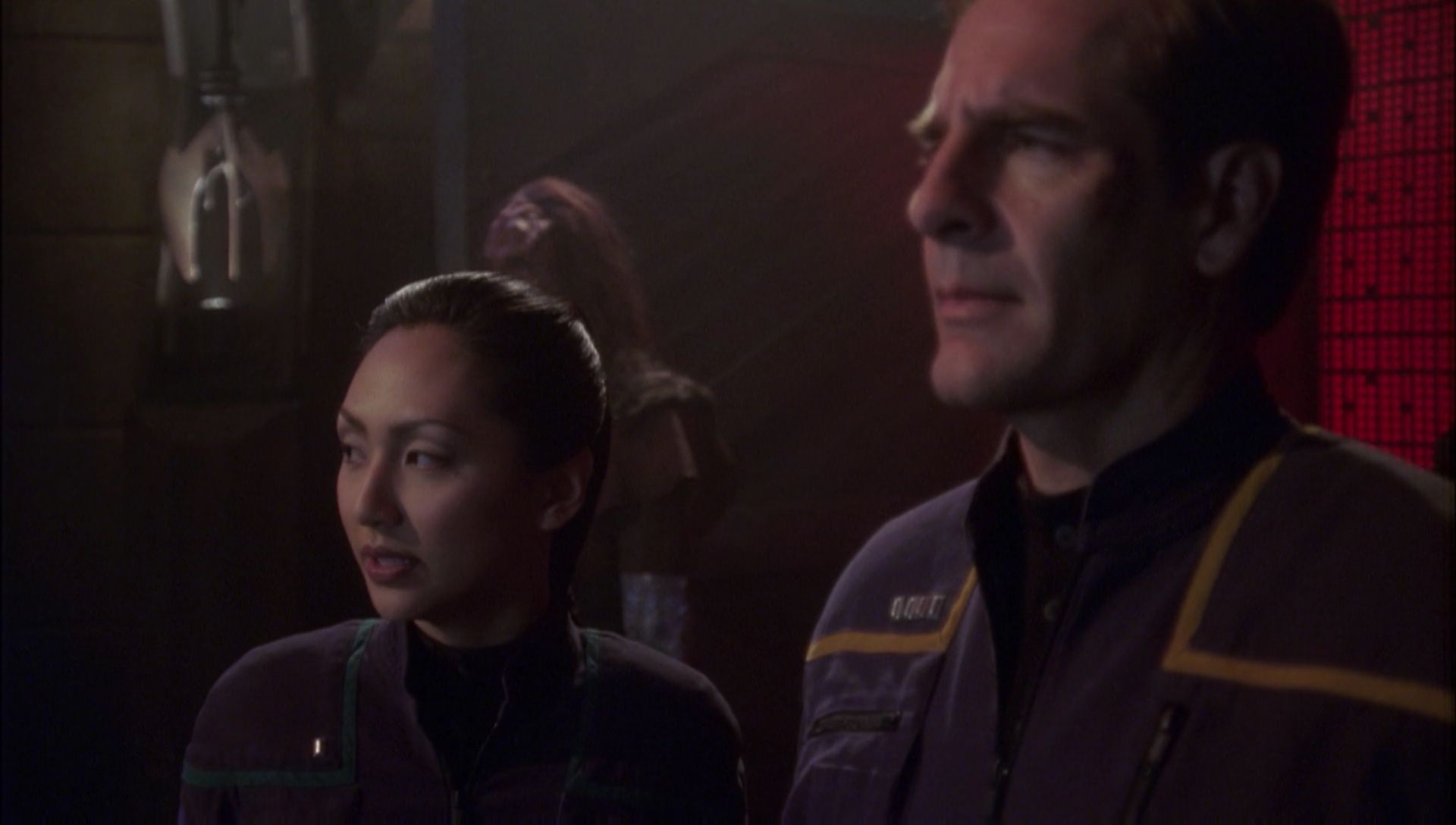 ariane179254_Enterprise_1x01-1x02_BrokenBow_5911.jpg
