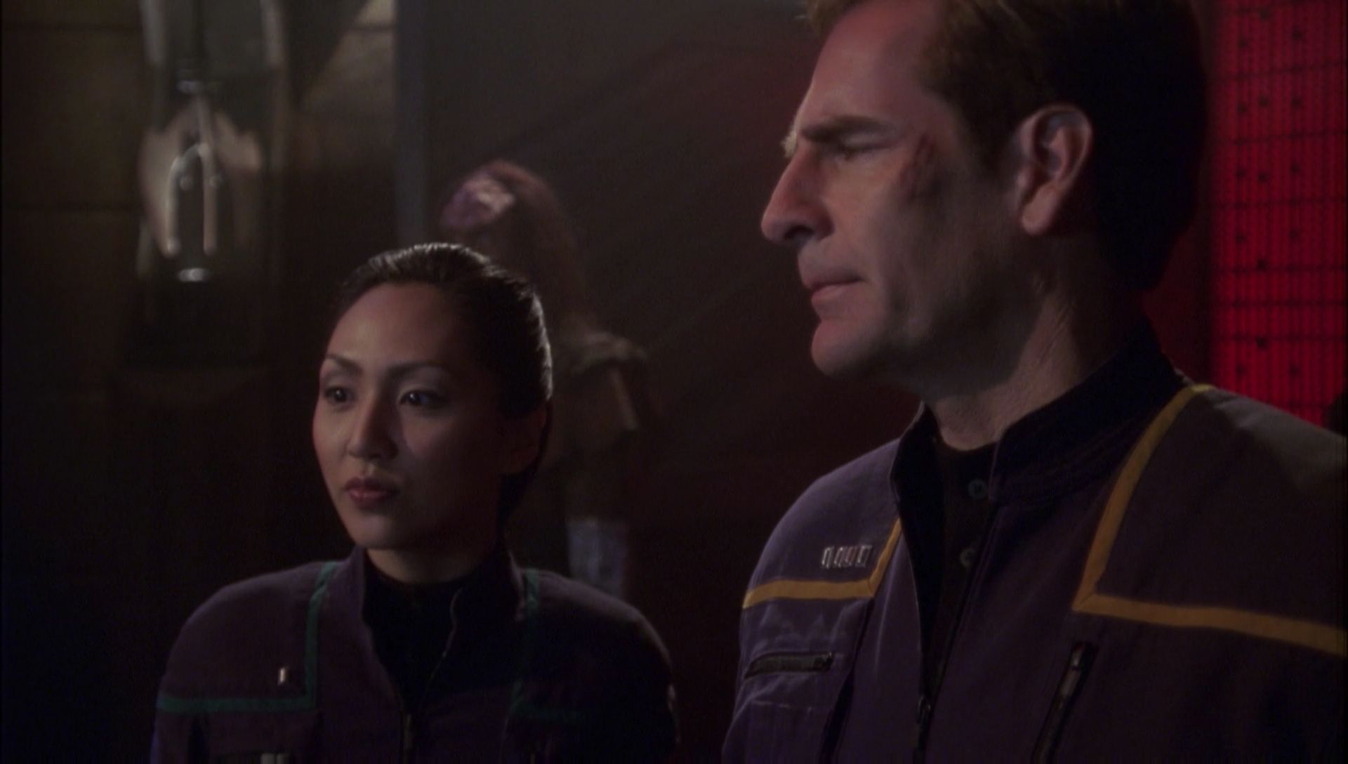 ariane179254_Enterprise_1x01-1x02_BrokenBow_5914.jpg