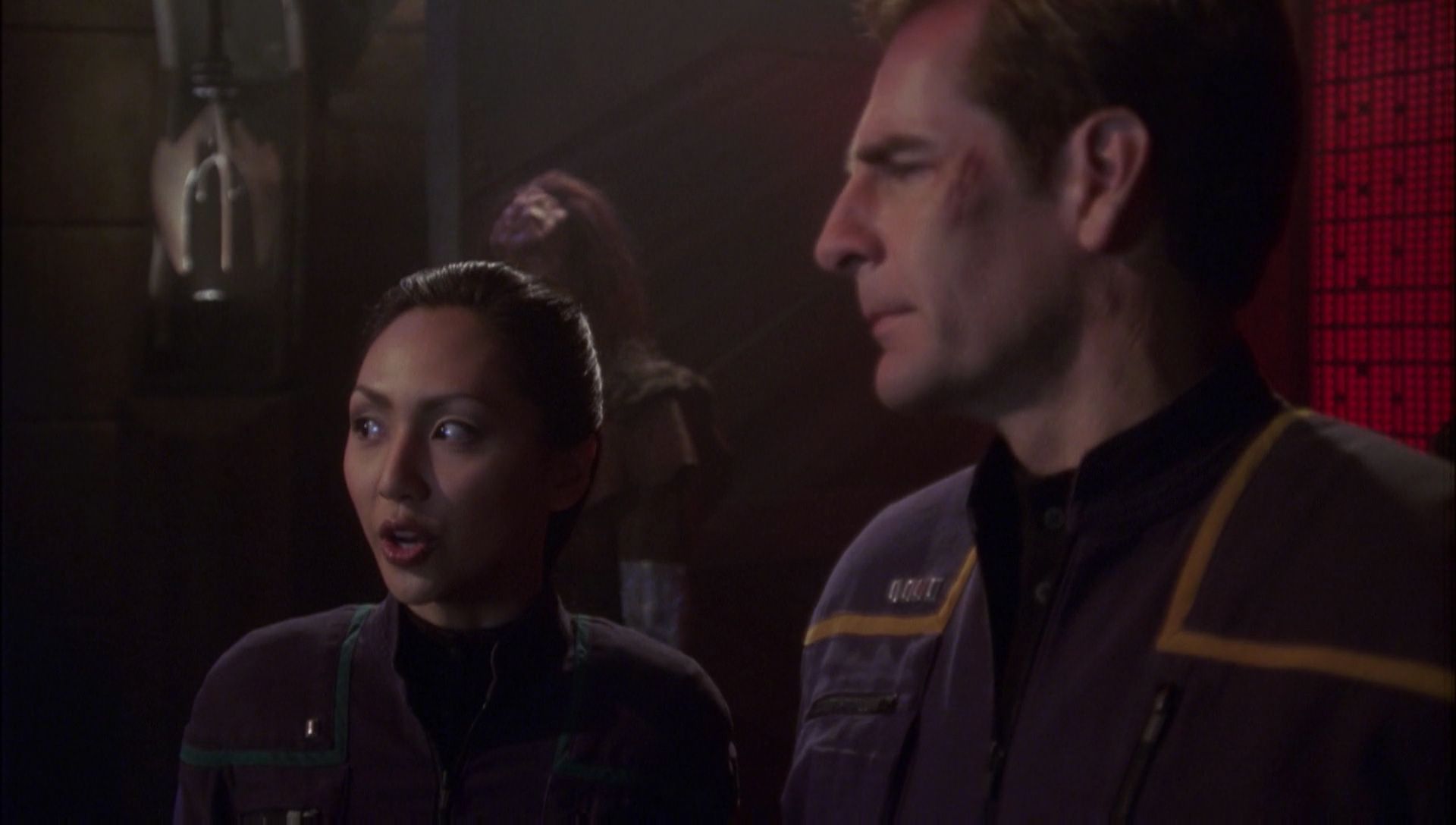 ariane179254_Enterprise_1x01-1x02_BrokenBow_5915.jpg