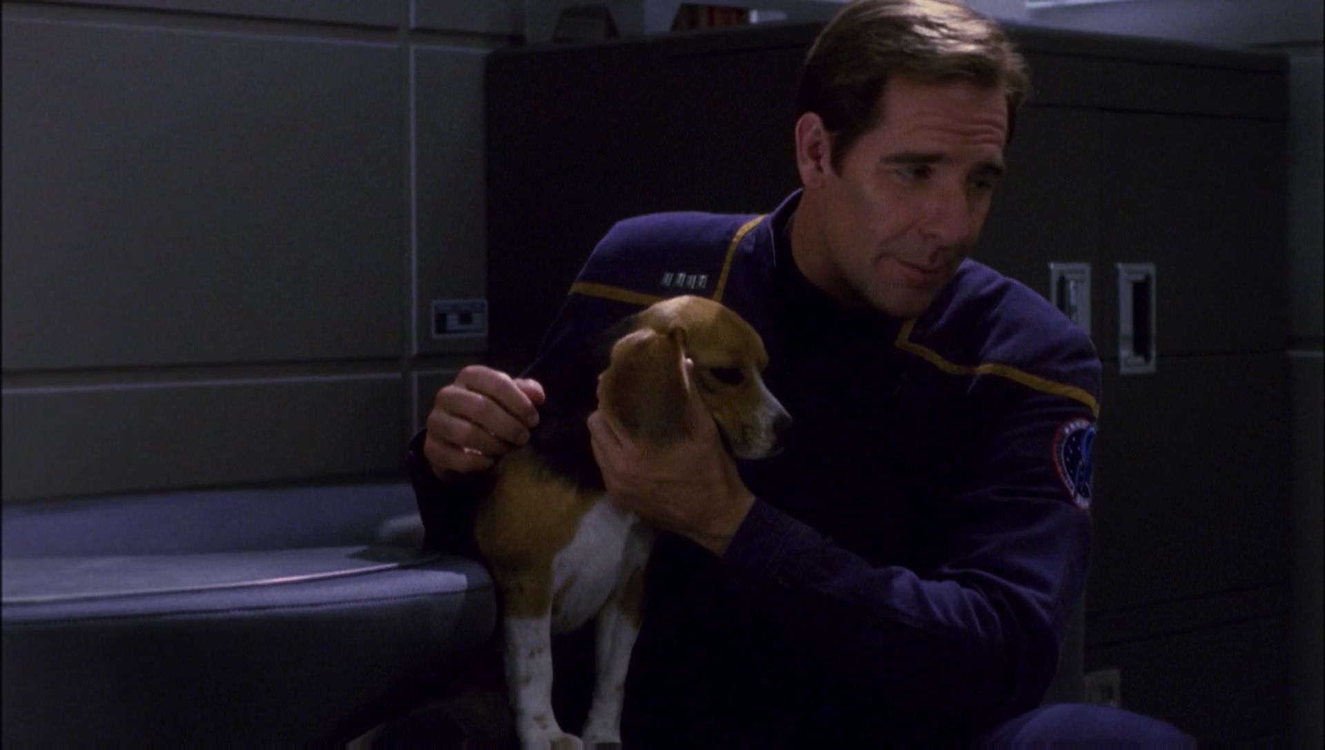 ariane179254_Enterprise_1x01-1x02_BrokenBow_5925.jpg