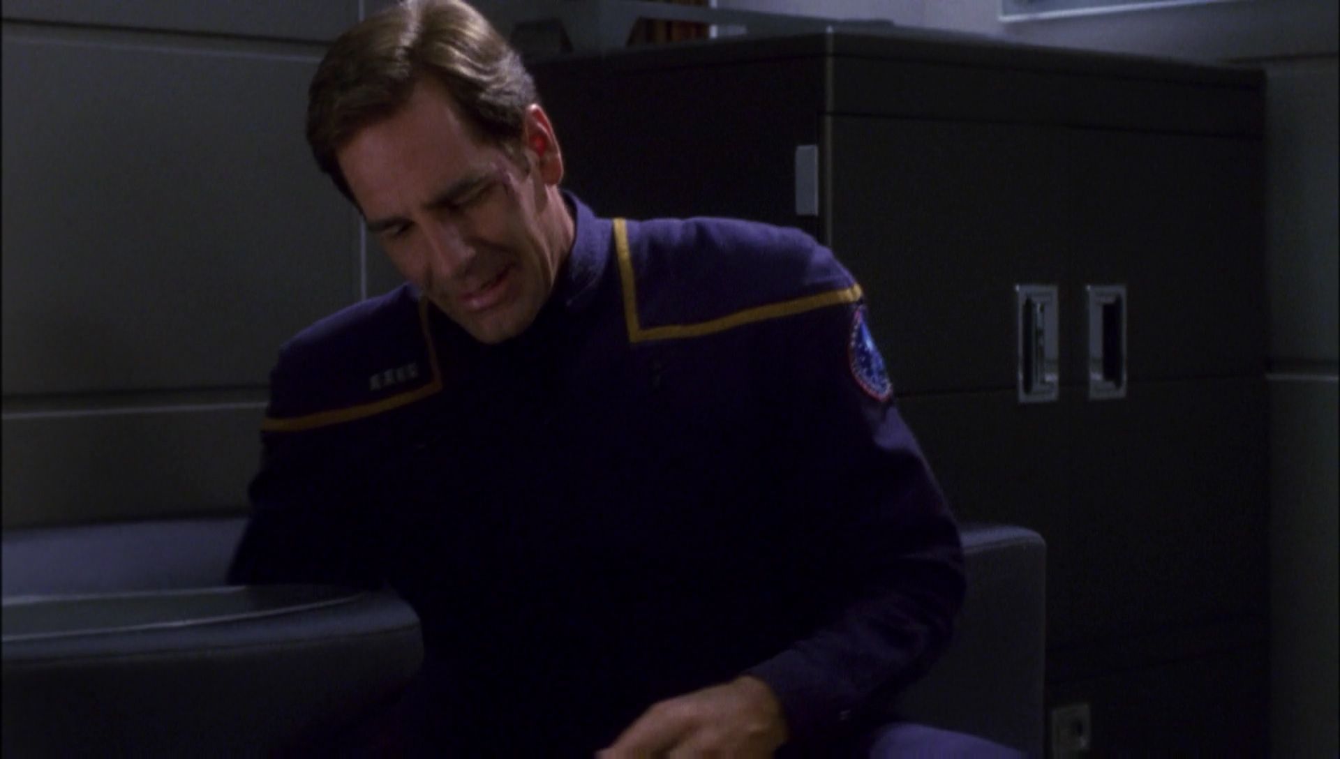 ariane179254_Enterprise_1x01-1x02_BrokenBow_5935.jpg